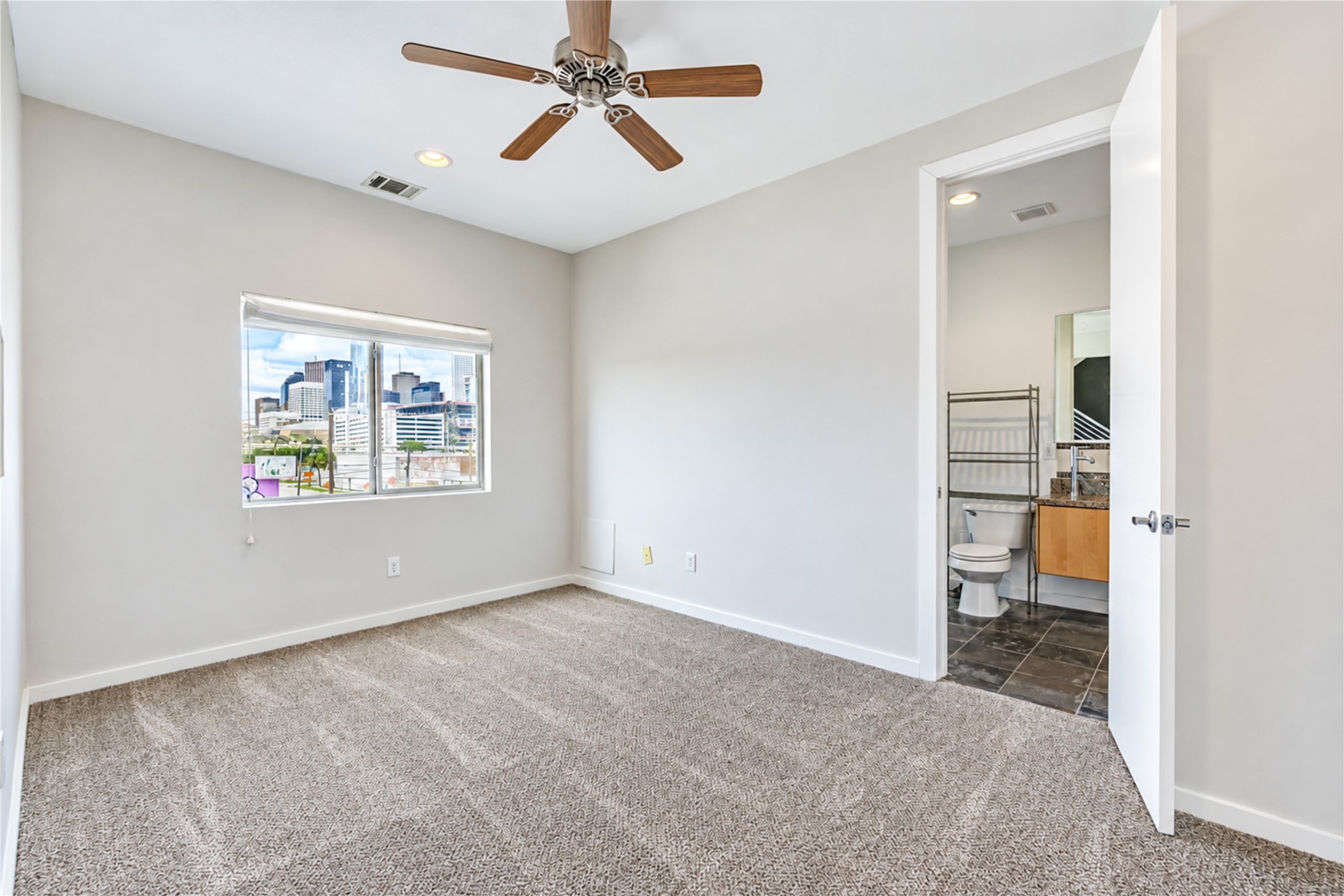 2234 Leeland Street Property Photo 6