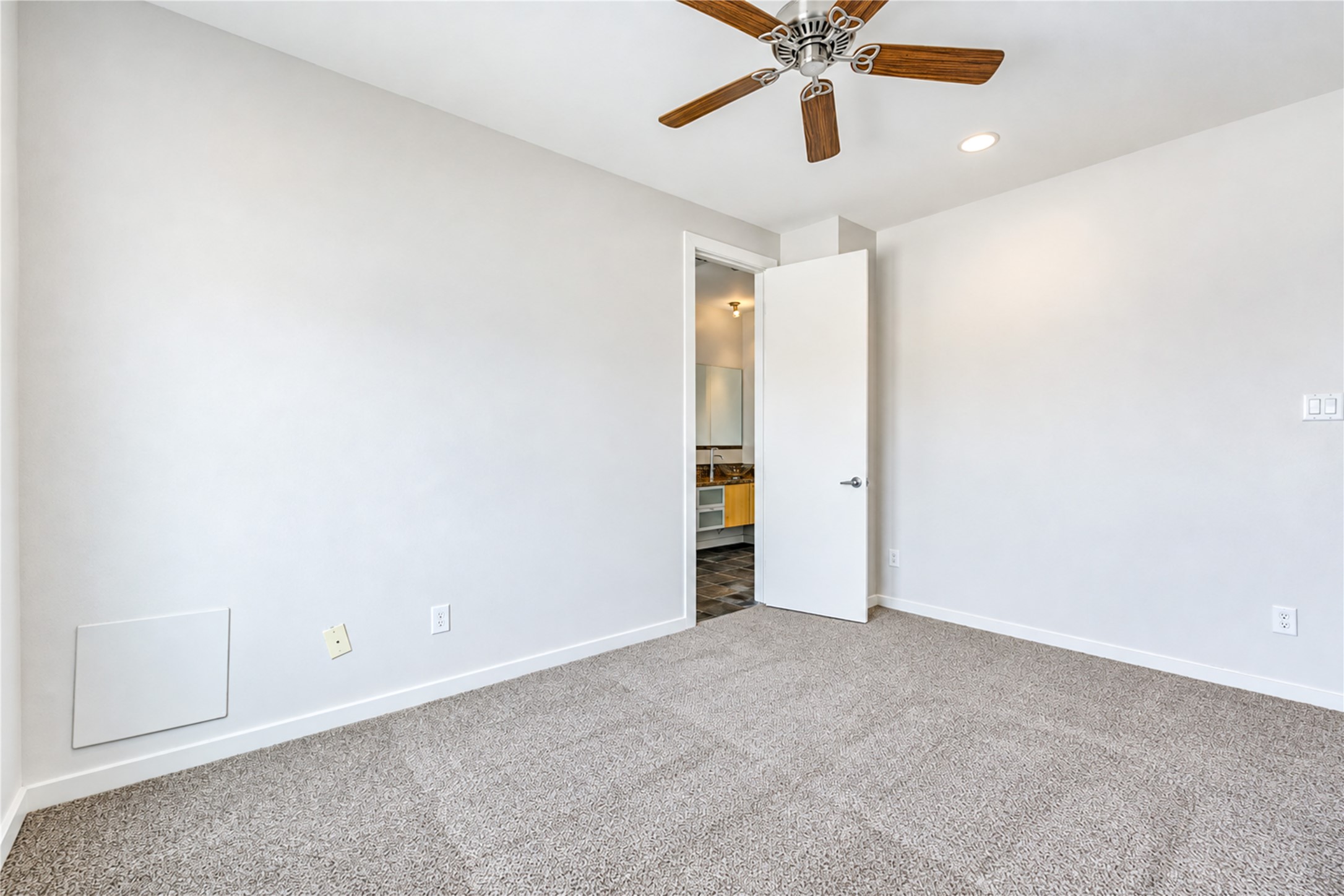 2234 Leeland Street Property Photo 7