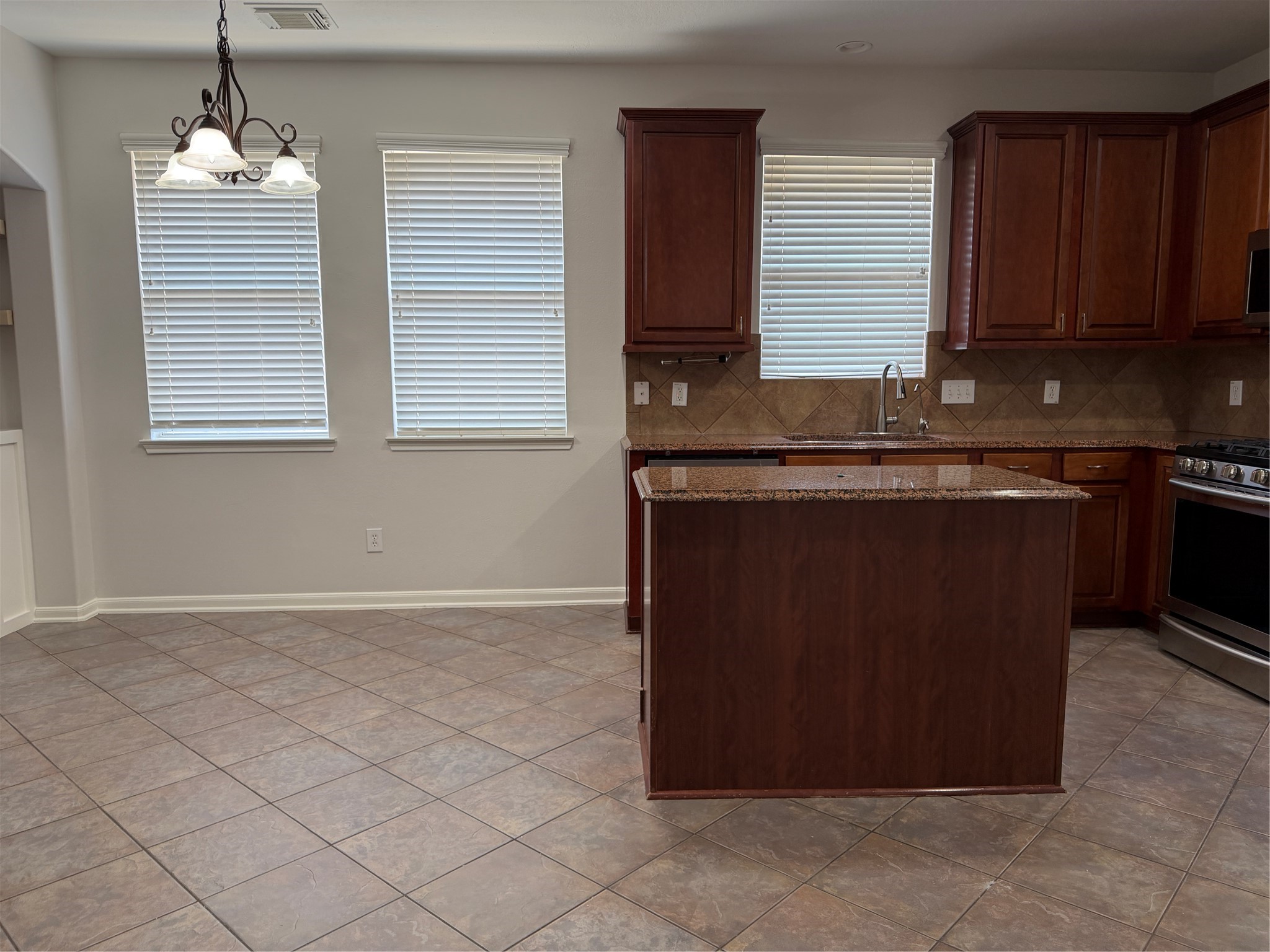 15226 Olmstead Park Drive Property Photo 9