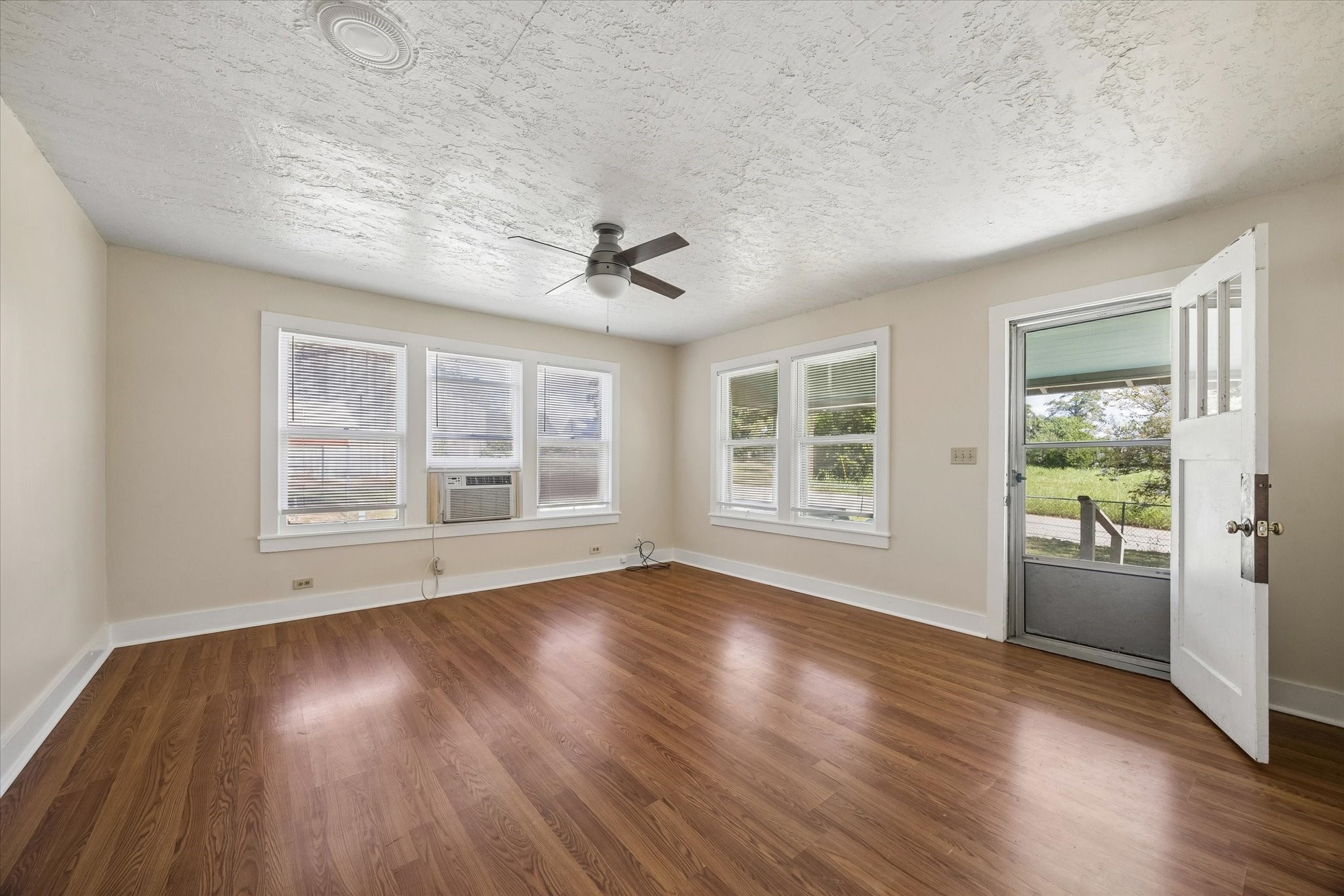 1379 Main Street Property Photo 2