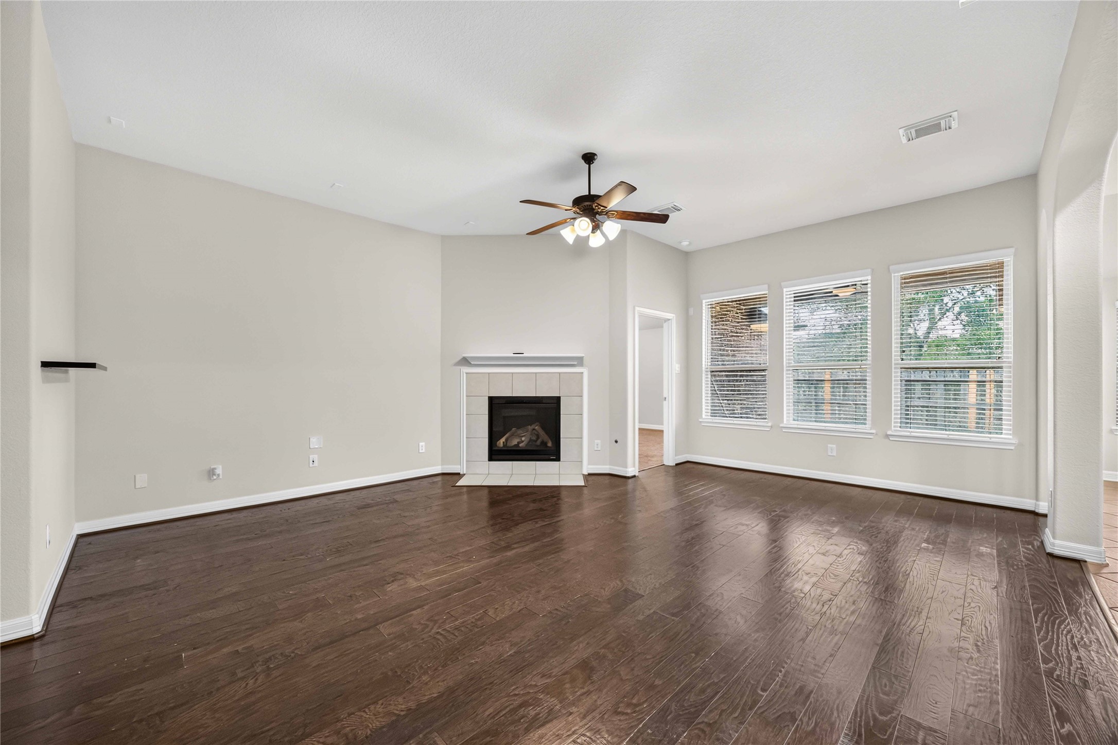 28907 Crested Butte Drive Property Photo 7