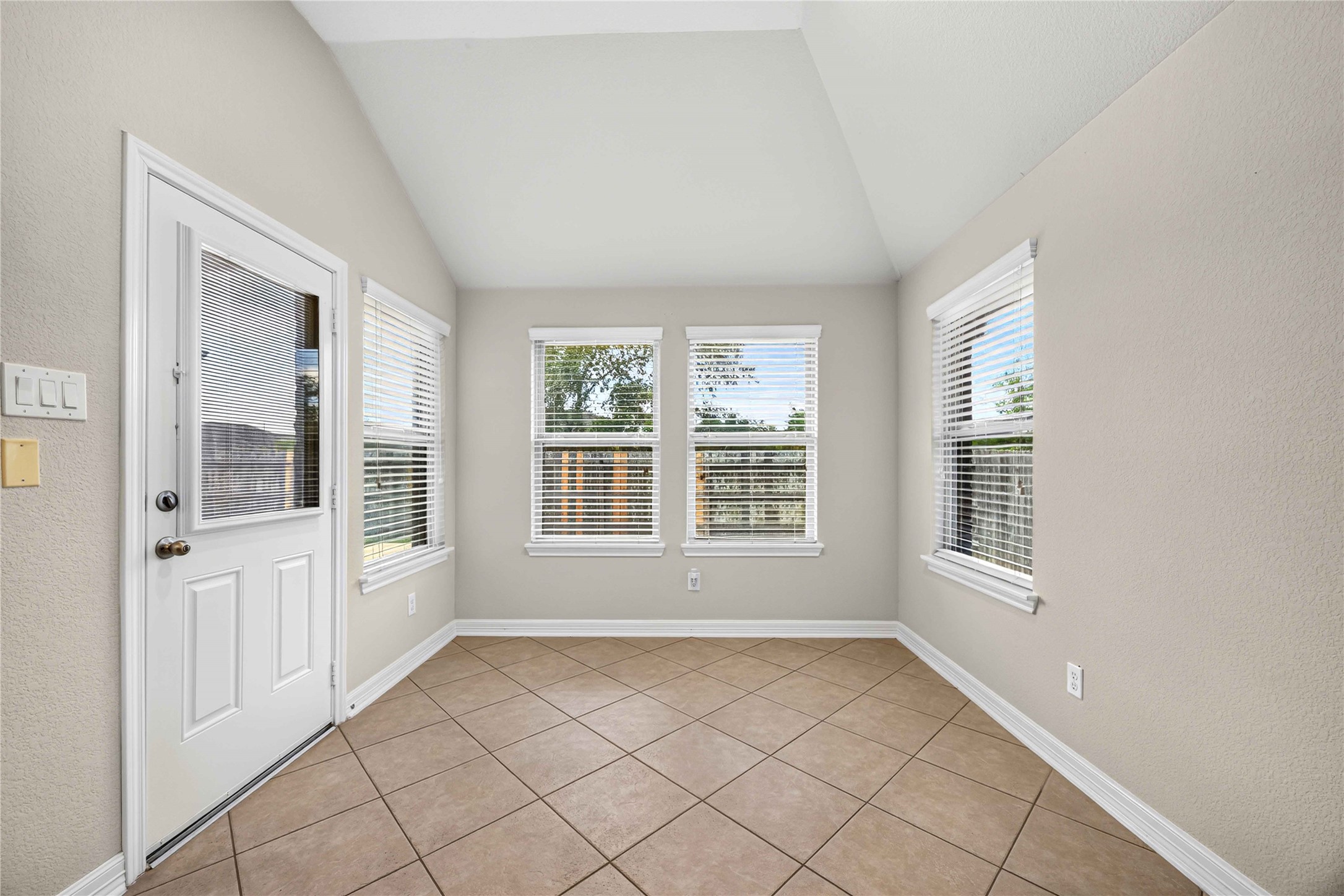 28907 Crested Butte Drive Property Photo 12