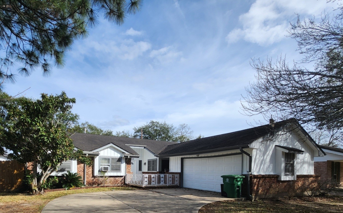 8403 Mullins Drive Property Photo 1
