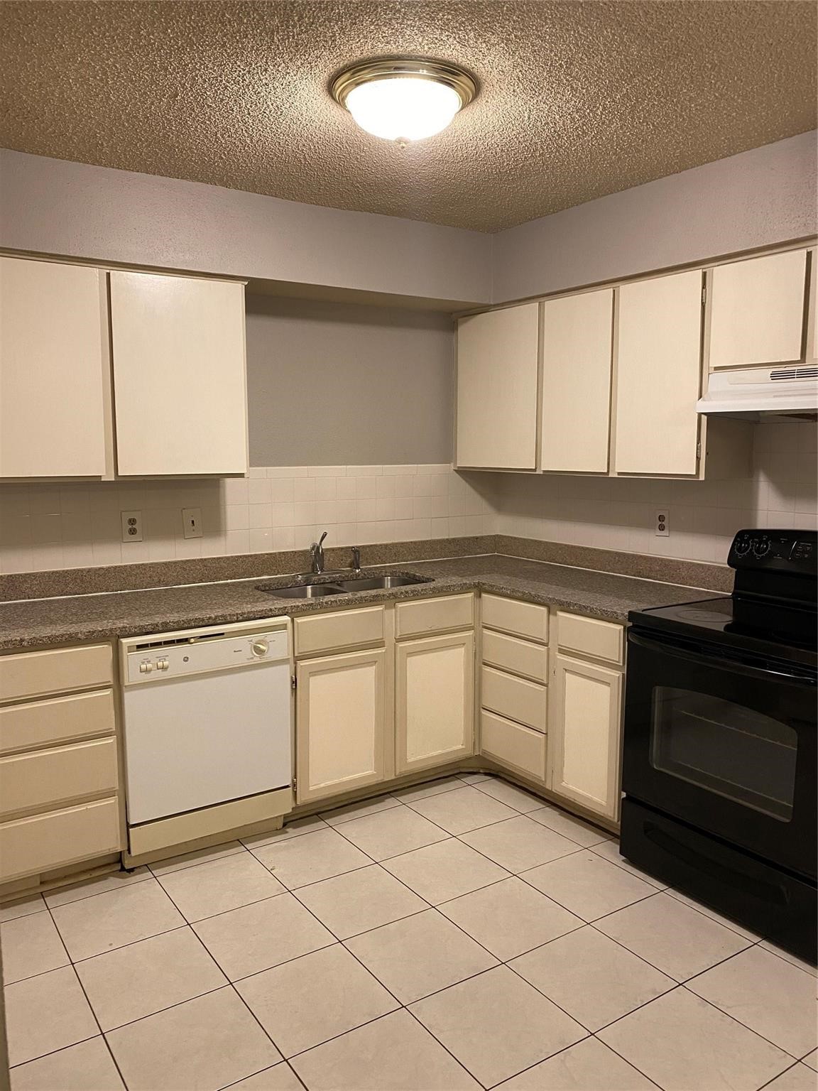 12008 Mighty Oak Drive Property Photo 2