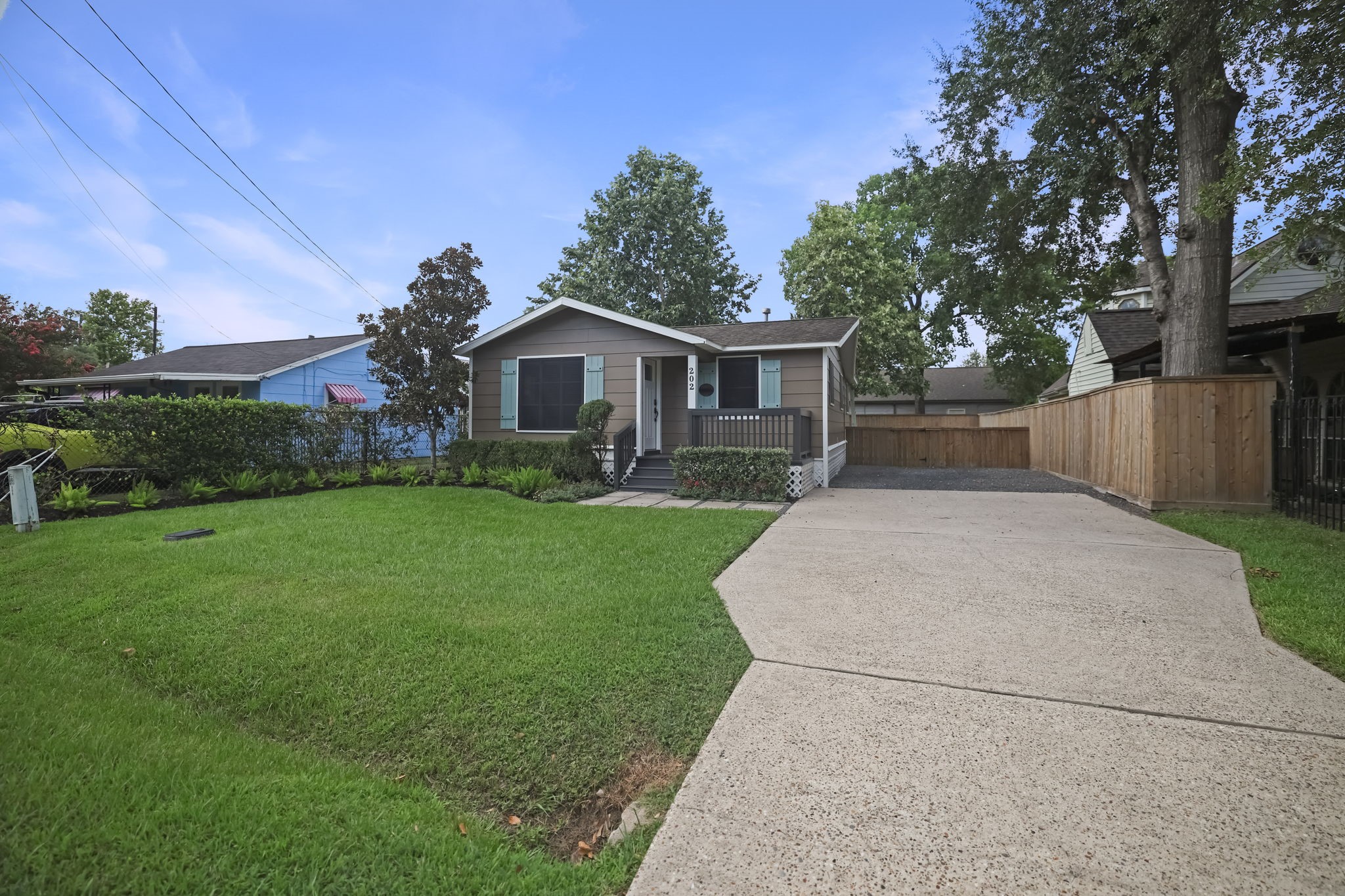 202 Fannin Street Property Photo 2