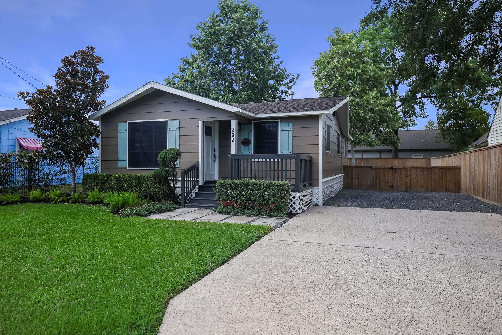 202 Fannin Street Property Photo 4