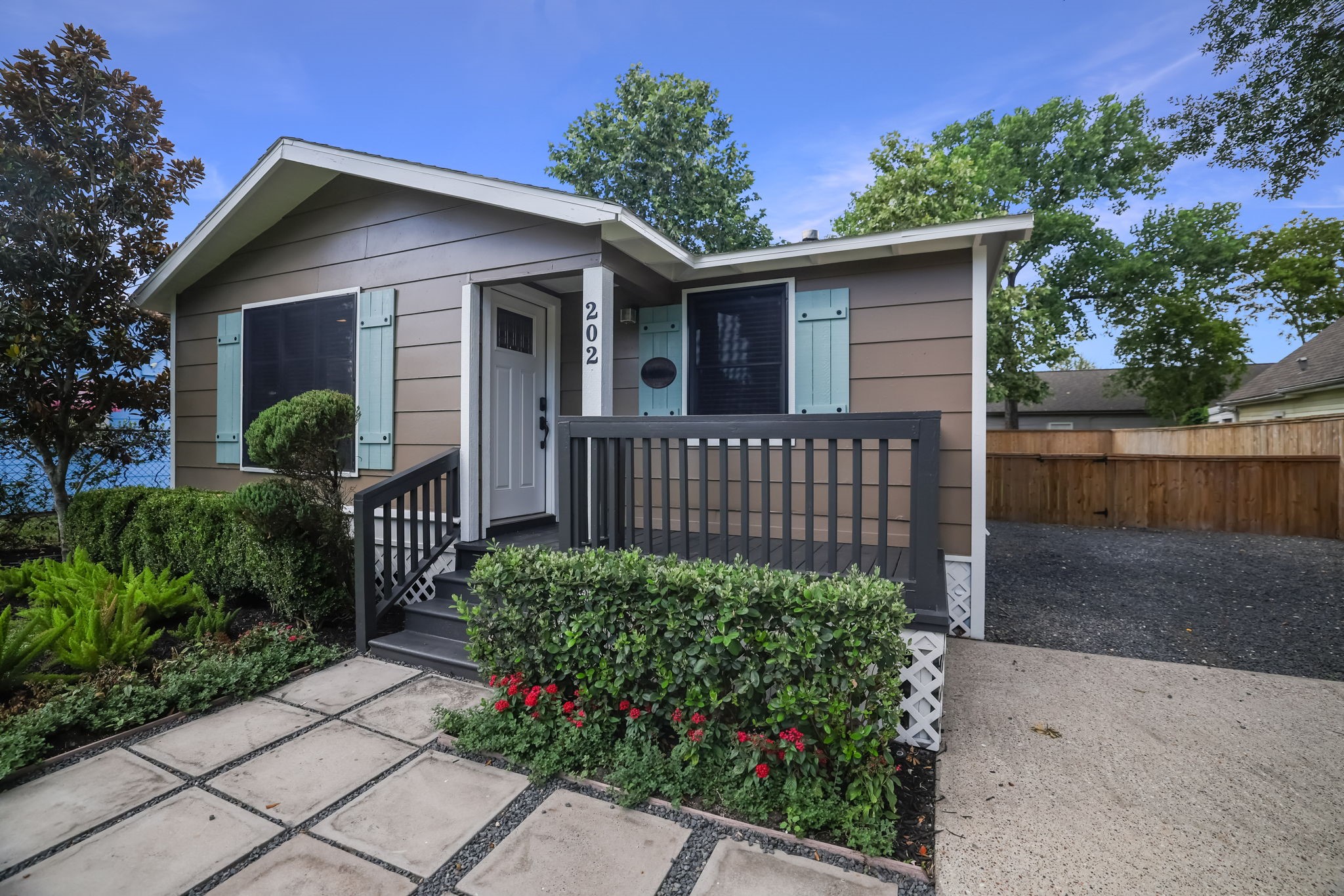 202 Fannin Street Property Photo 6