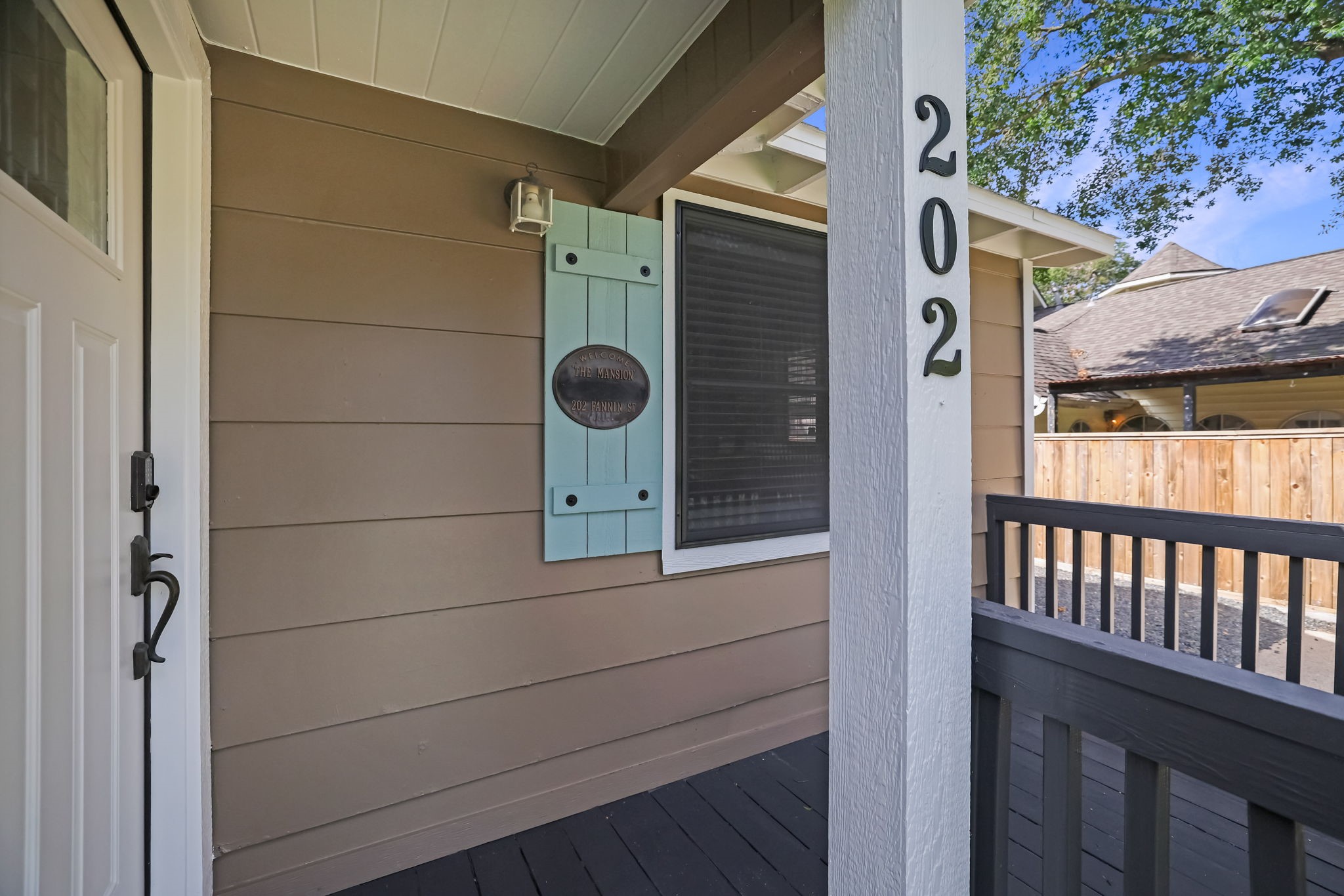 202 Fannin Street Property Photo 9