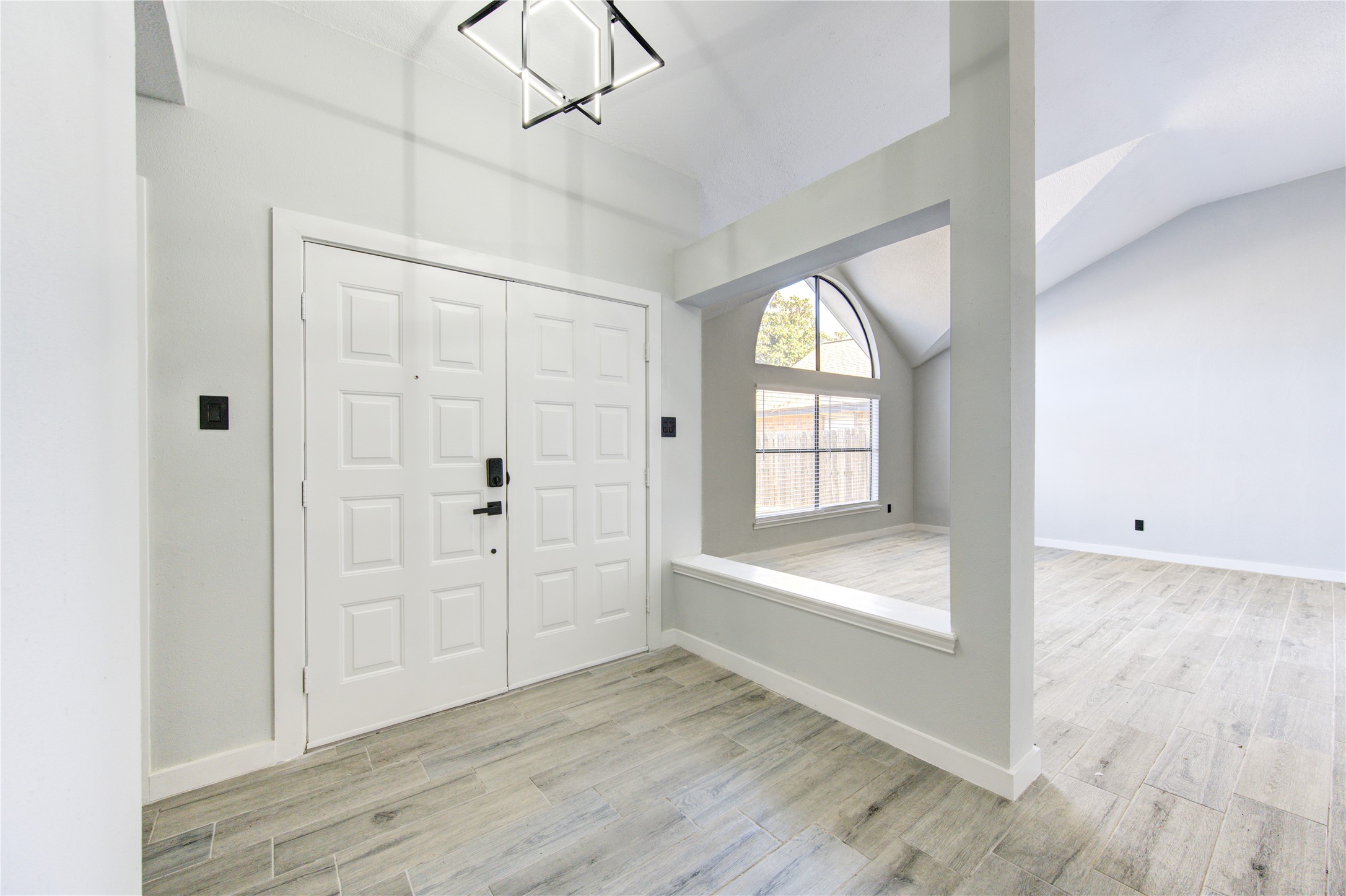 17810 Springtree Drive Property Photo 4