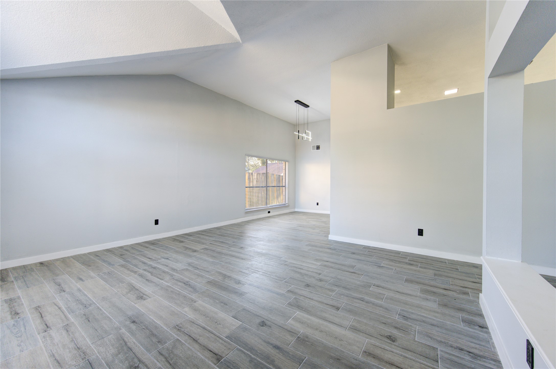 17810 Springtree Drive Property Photo 7