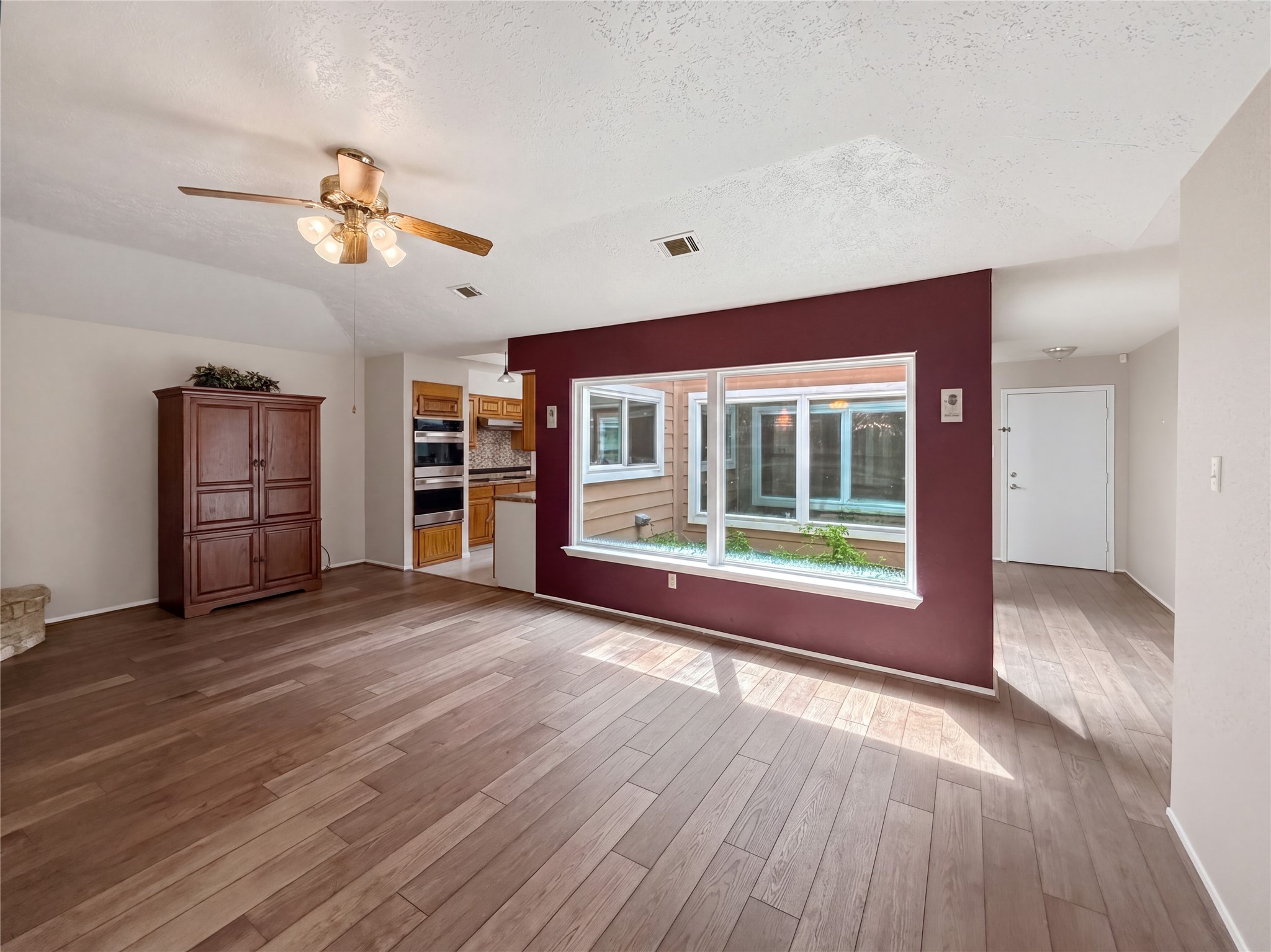 5519 Lynngate Drive Property Photo 5