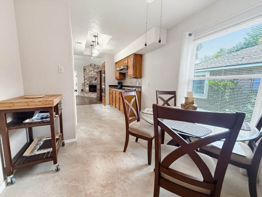 5519 Lynngate Drive Property Photo 6