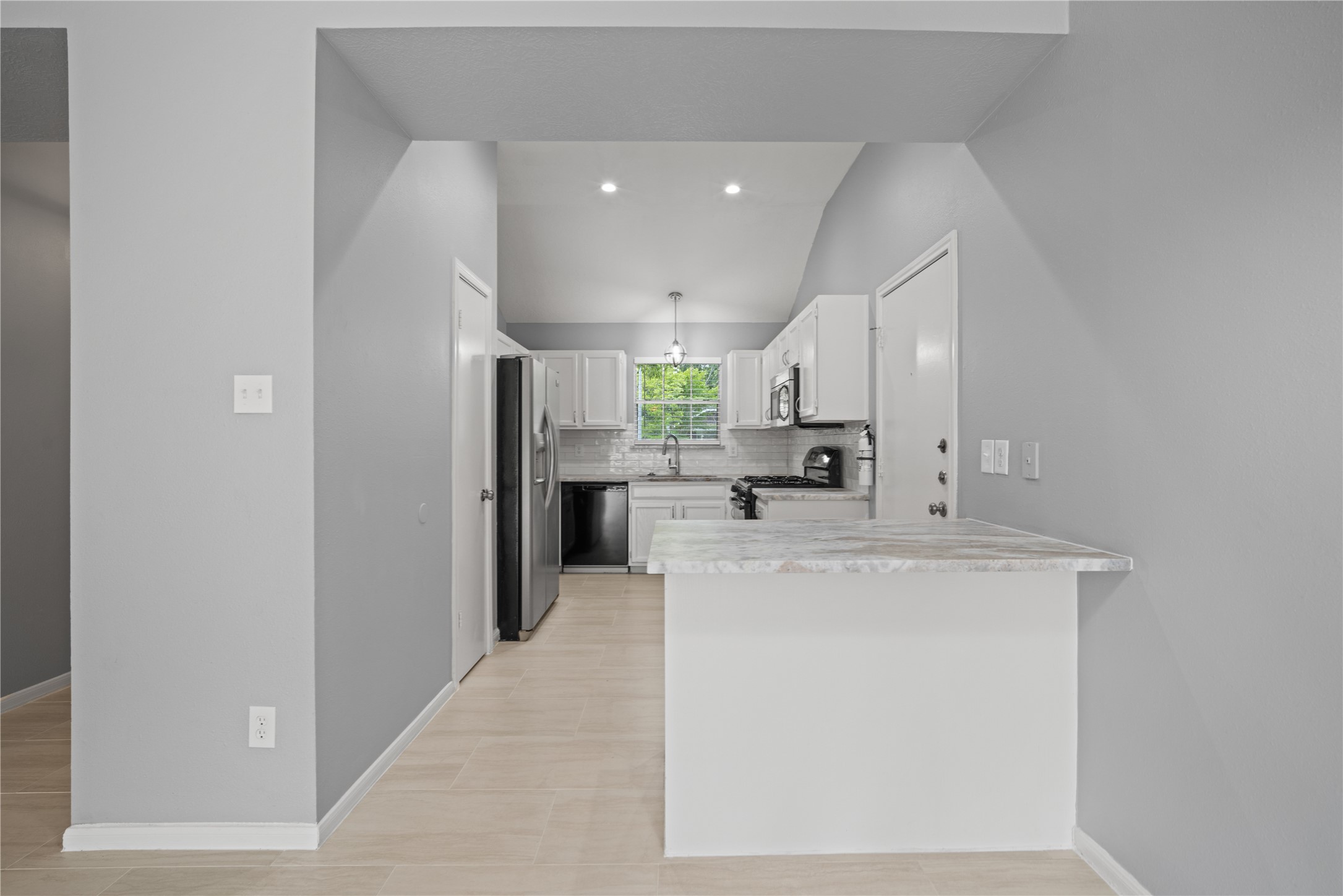 23418 Summer Pine Drive Property Photo 7
