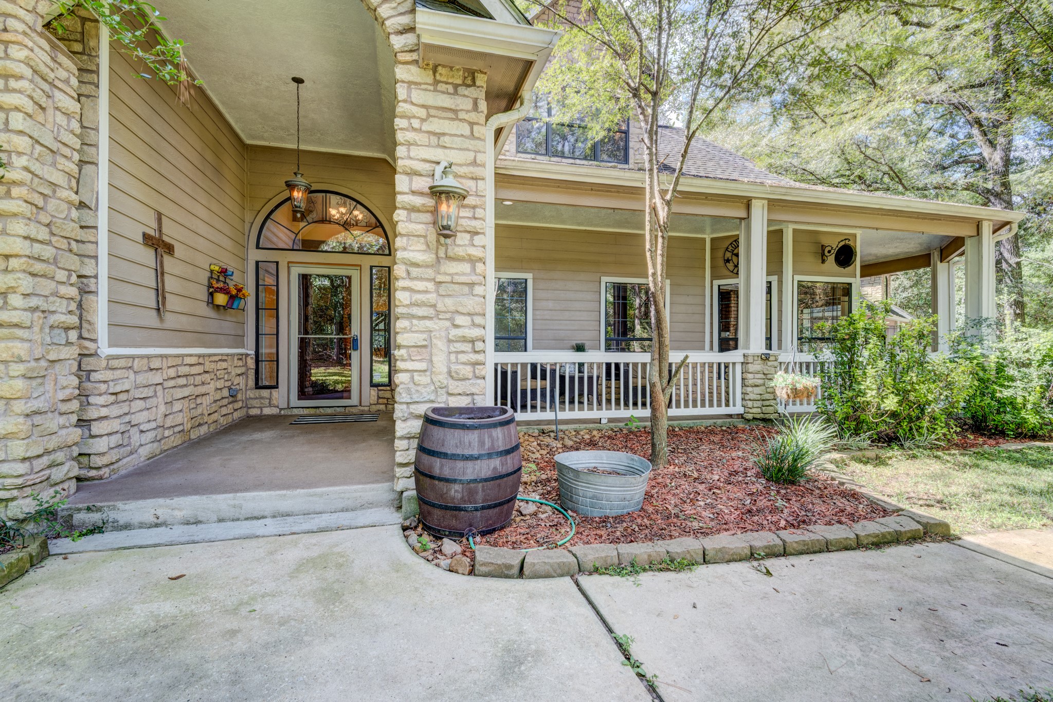 21015 Imperial Oak Drive Property Photo 2