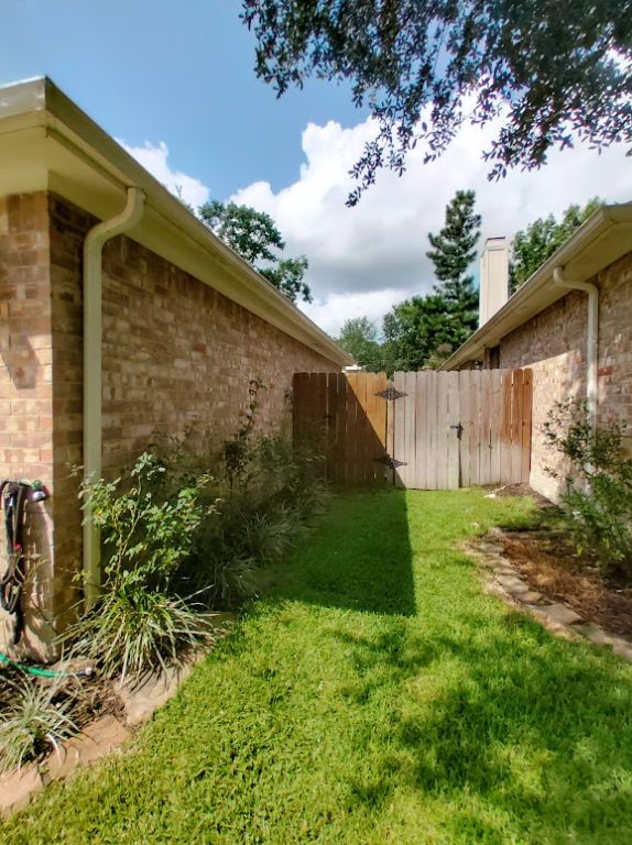 18719 Candle Park Drive Property Photo 2