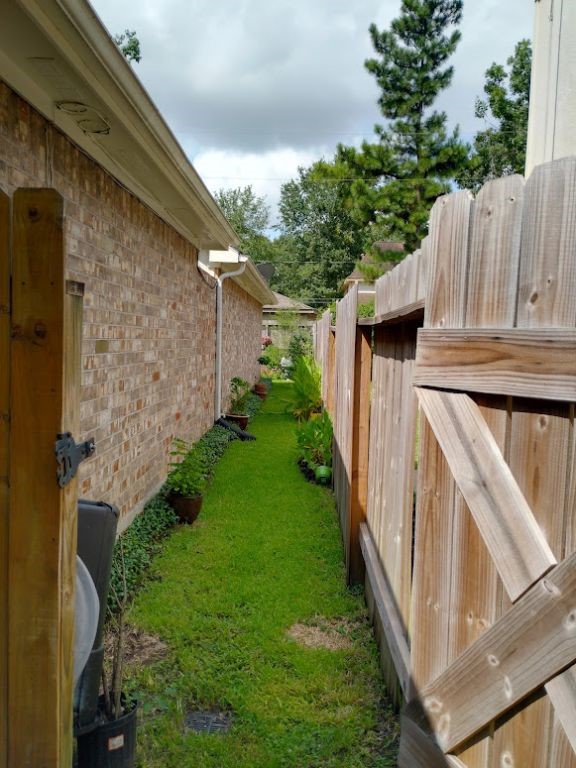 18719 Candle Park Drive Property Photo 3