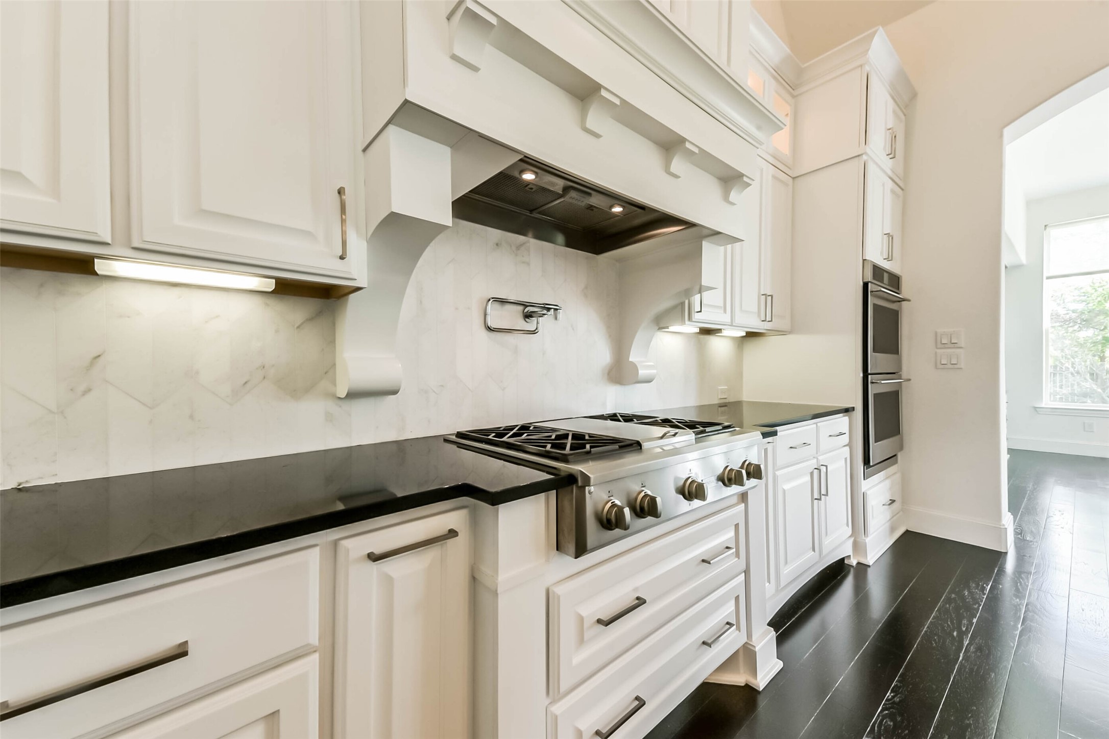 21103 Falling Dawn Drive Property Photo 13