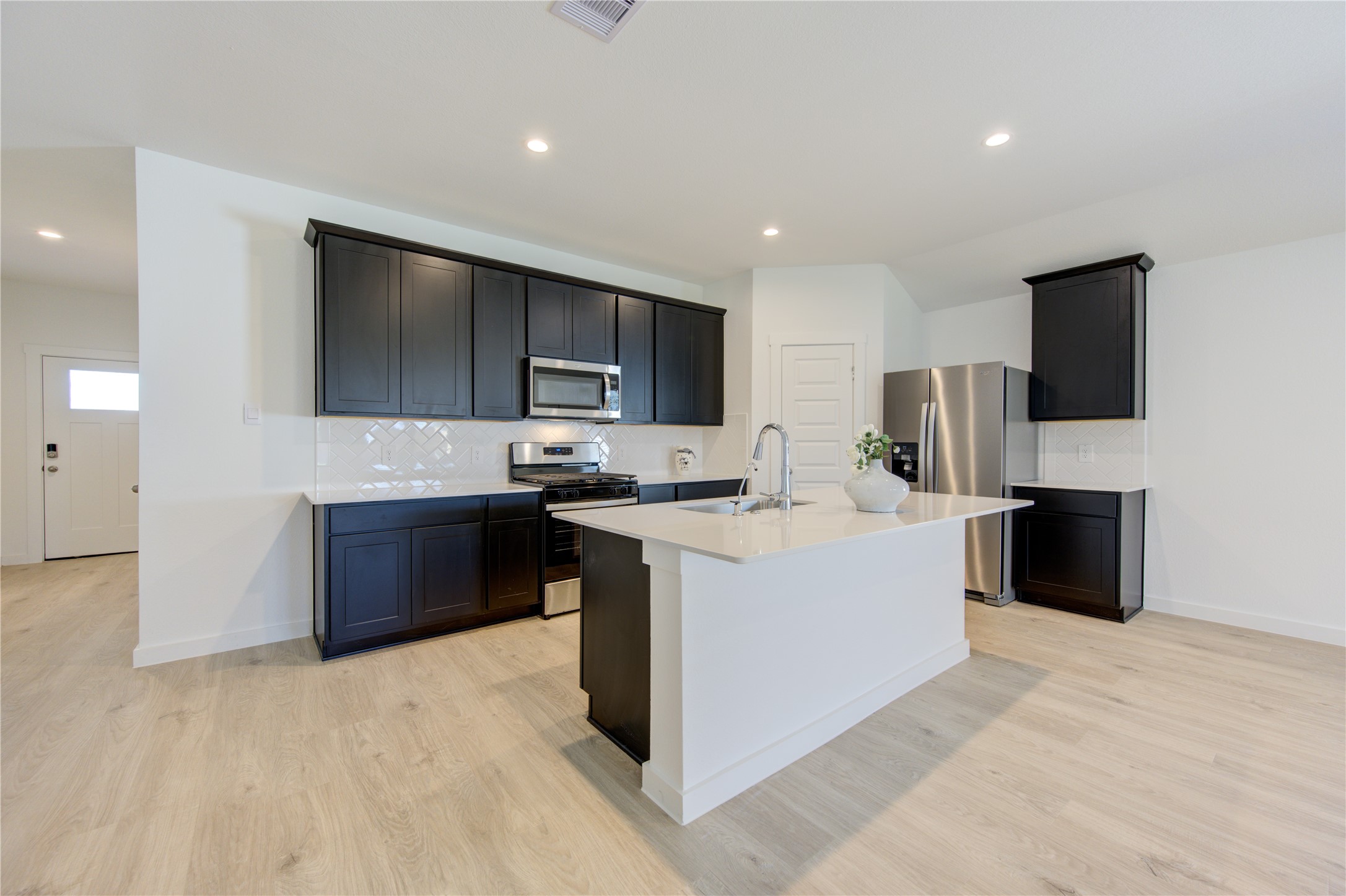 8038 Tropea Drive Property Photo 12