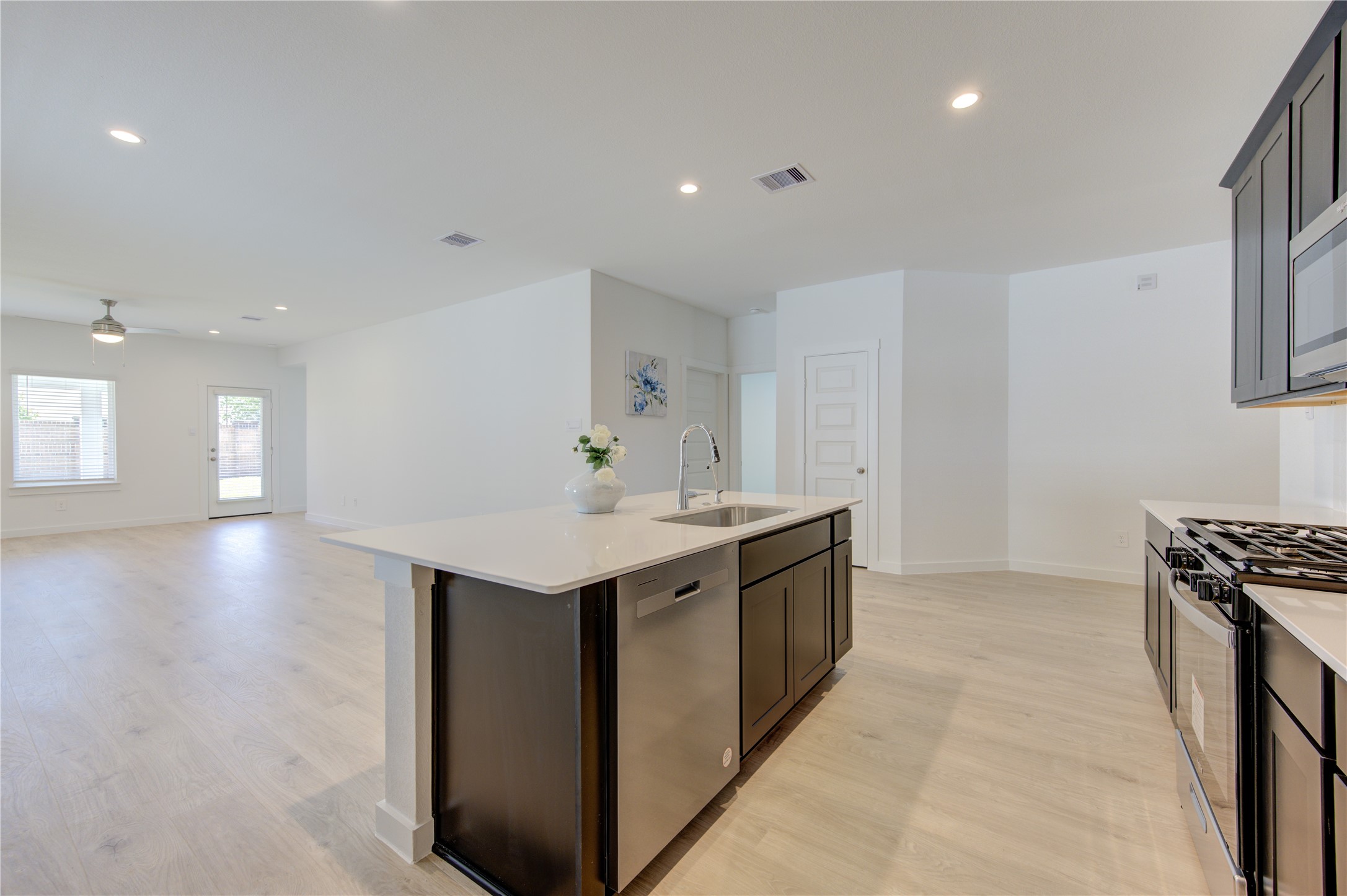 8038 Tropea Drive Property Photo 16