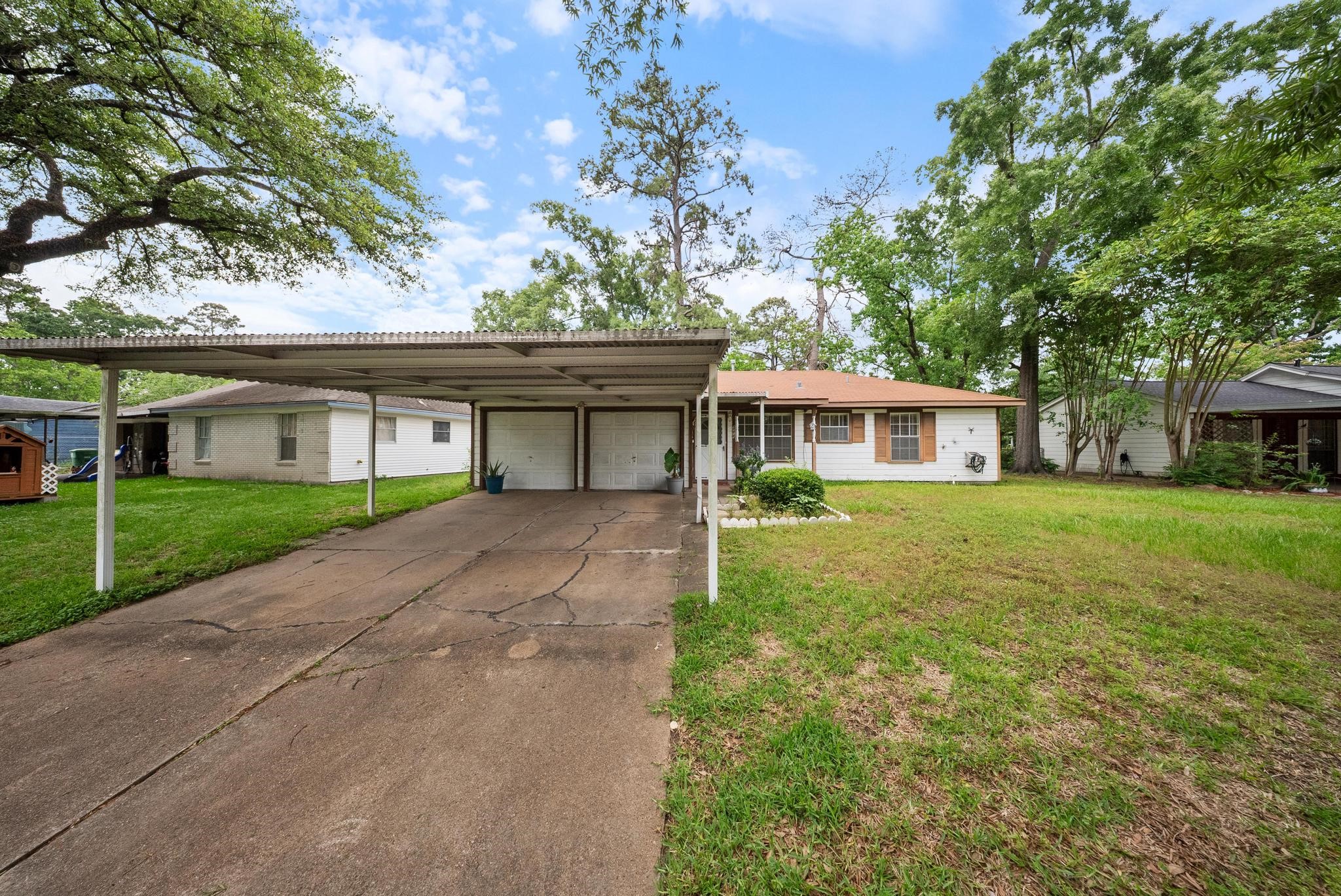 9215 Linda Vista Rd Property Photo 1