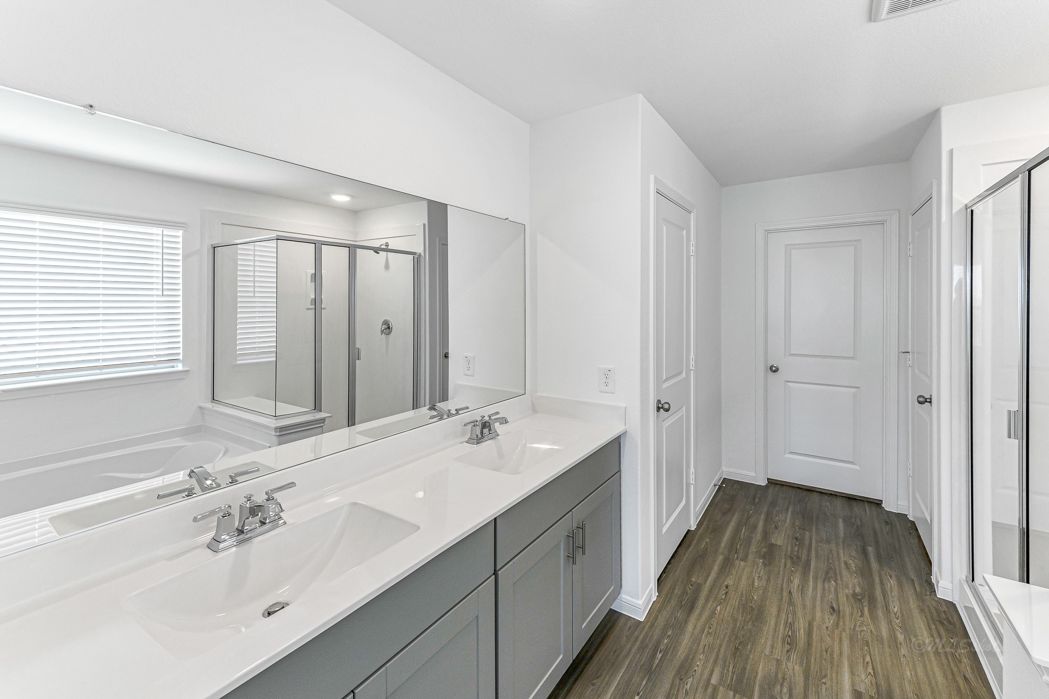 1029 Laguna Cove Drive Property Photo 3