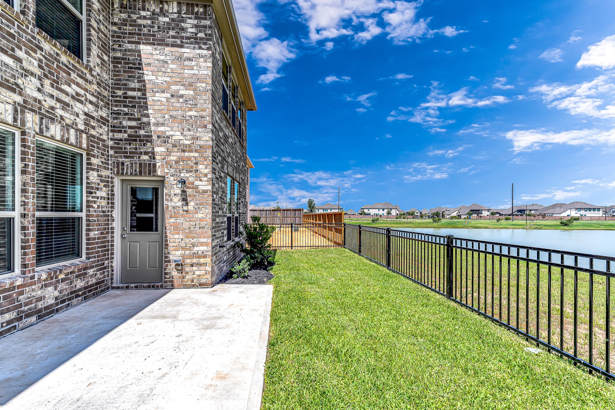 1029 Laguna Cove Drive Property Photo 4