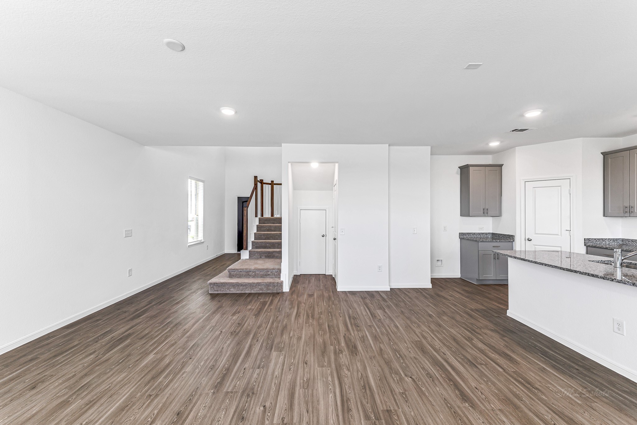 1029 Laguna Cove Drive Property Photo 8