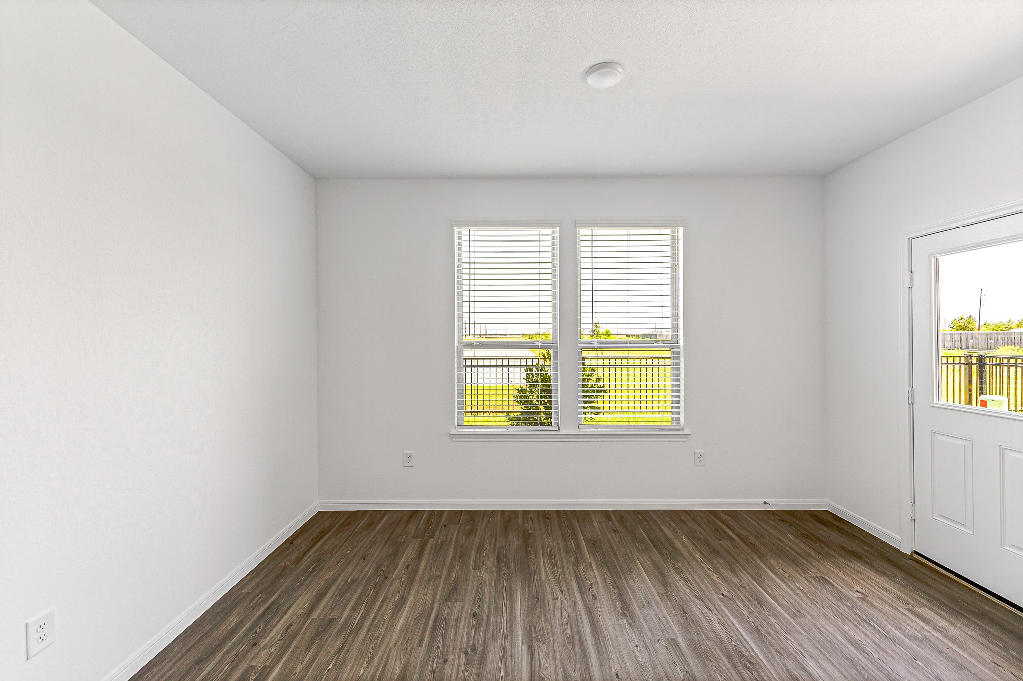 1029 Laguna Cove Drive Property Photo 13