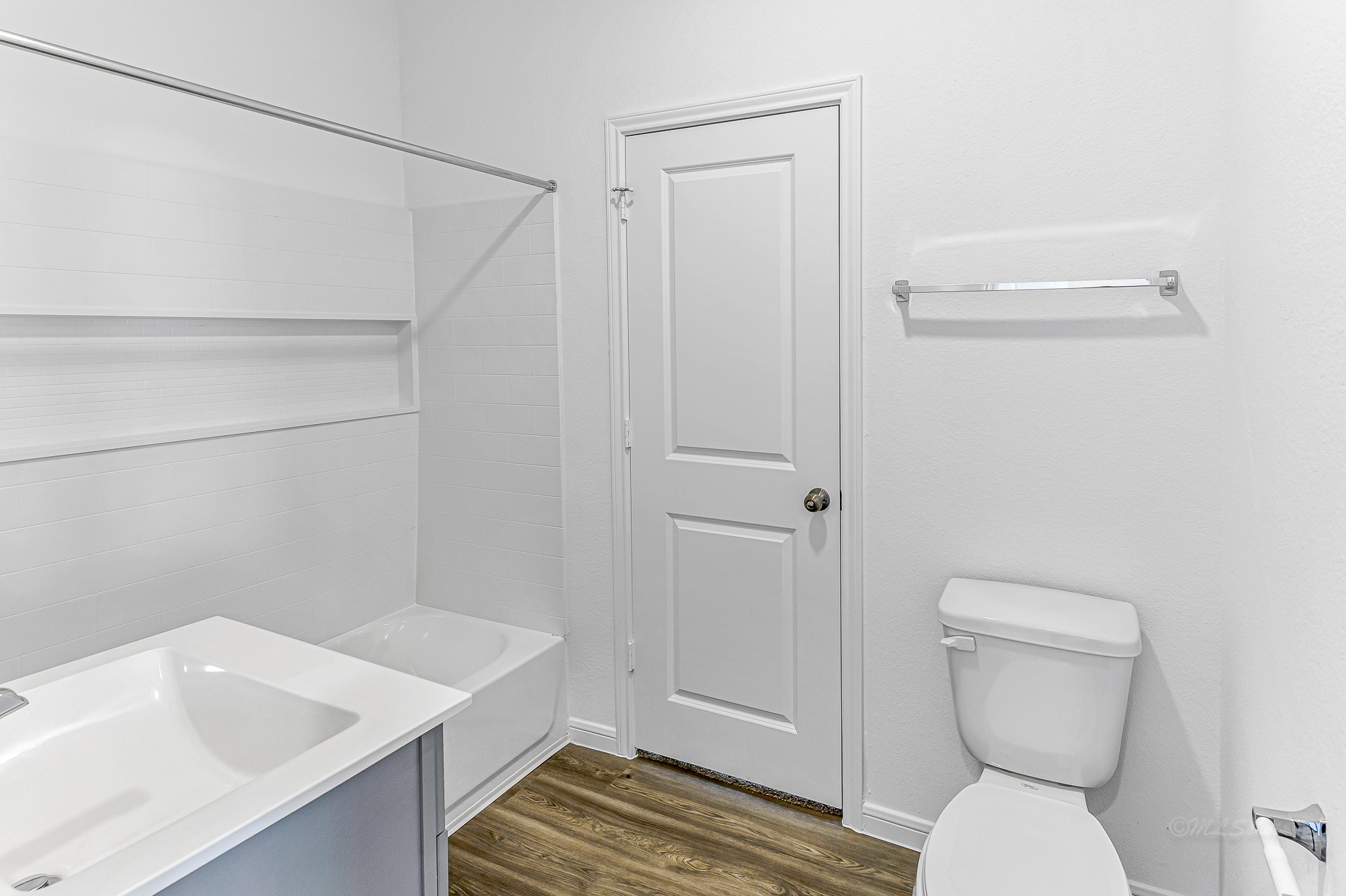 1029 Laguna Cove Drive Property Photo 17