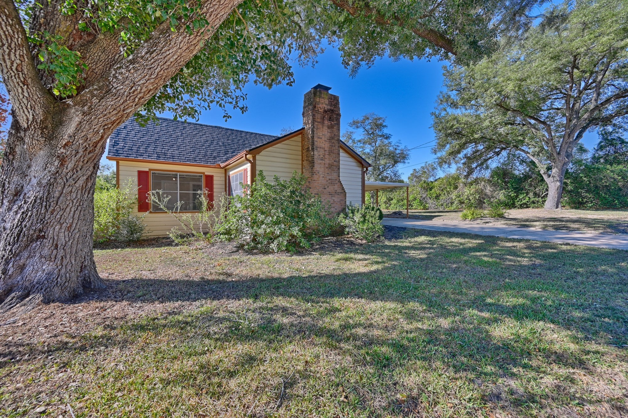 305 E Hilburn Street Property Photo 1