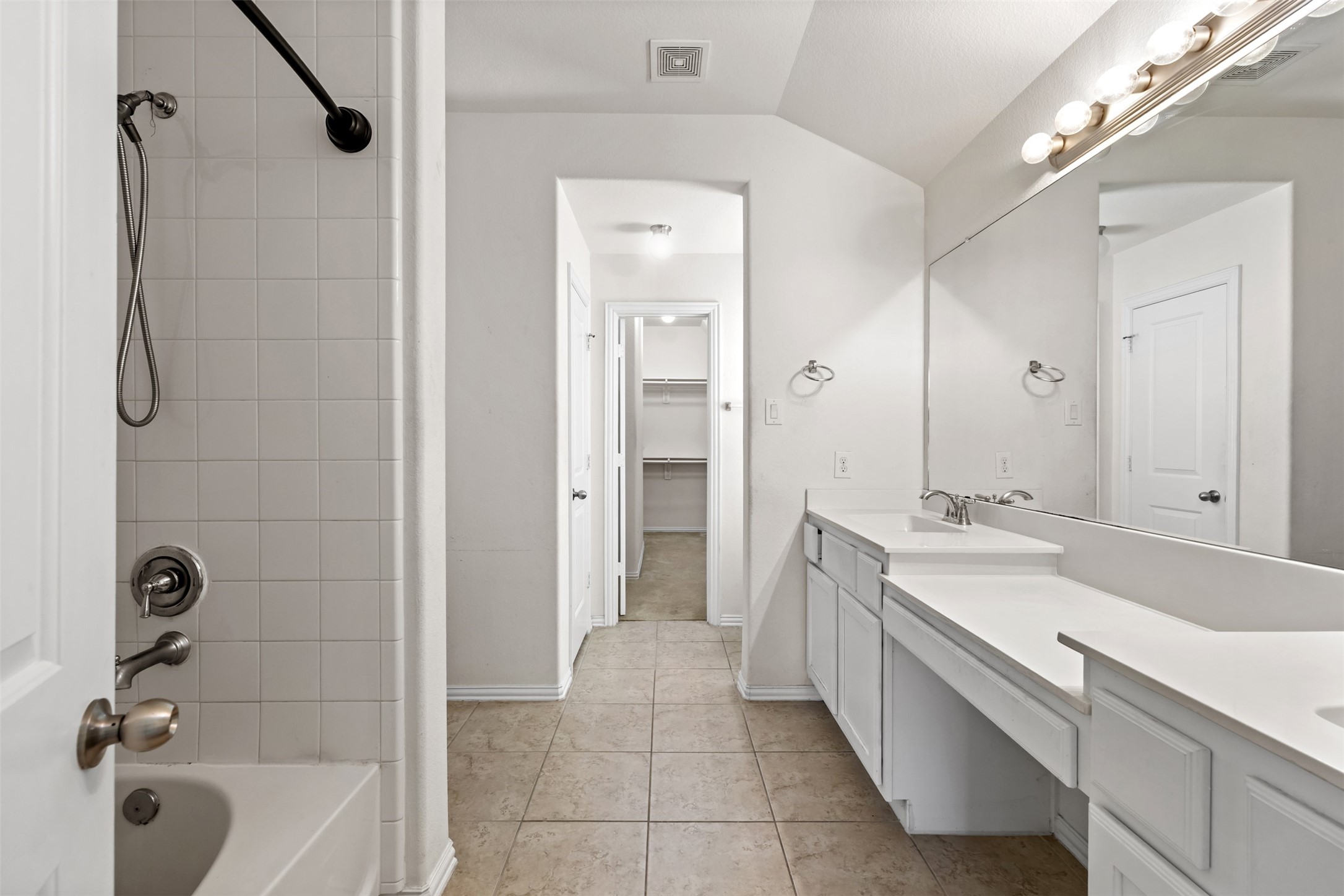 8410 Green Paseo Place Property Photo 14
