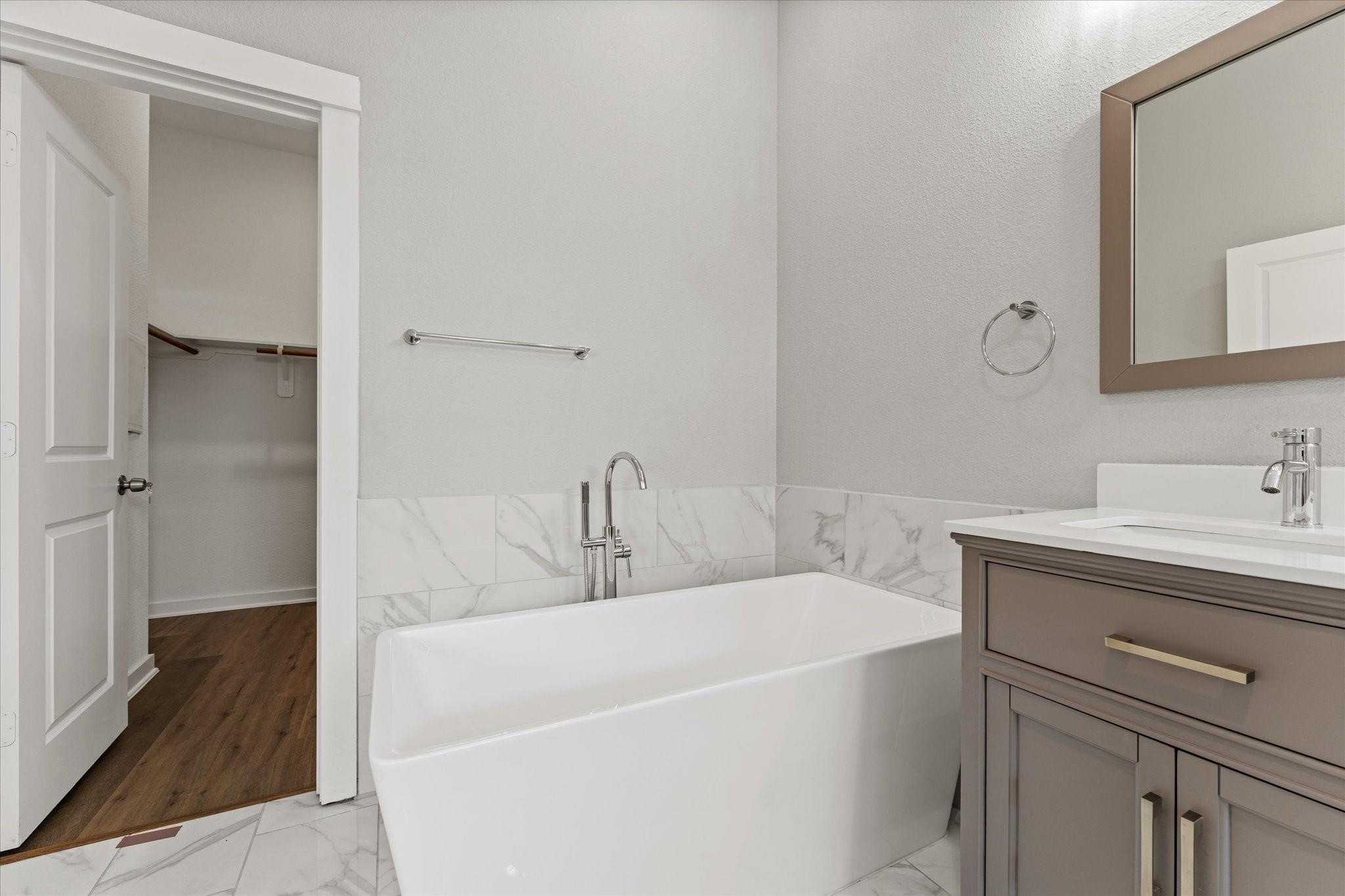 802 Berry Sage Lane Property Photo 14