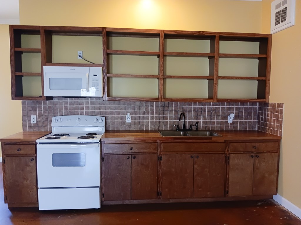 9500 Mayfield Avenue E Property Photo 7