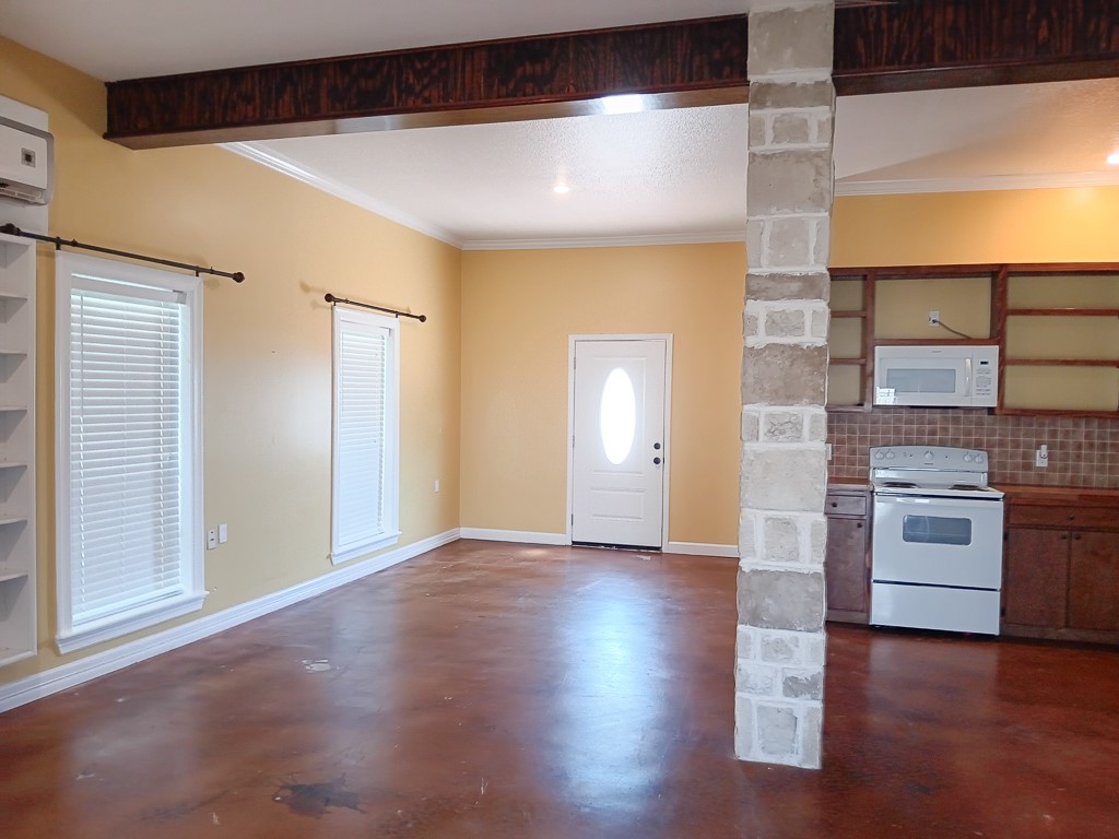 9500 Mayfield Avenue E Property Photo 10