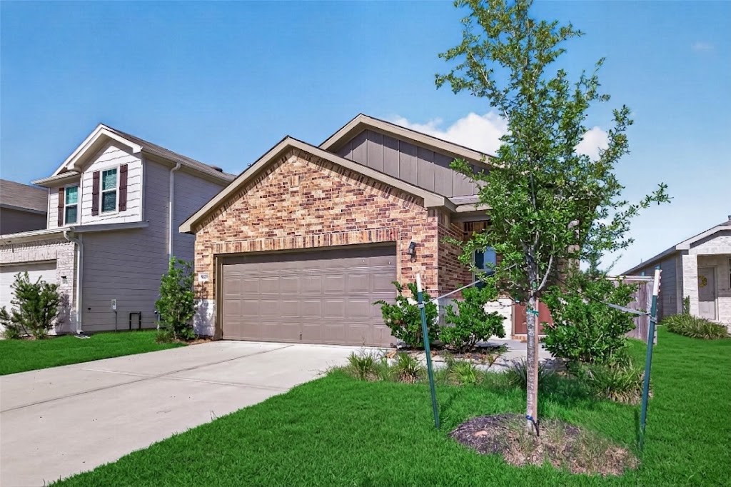 16737 Oak Bough Drive Property Photo 2