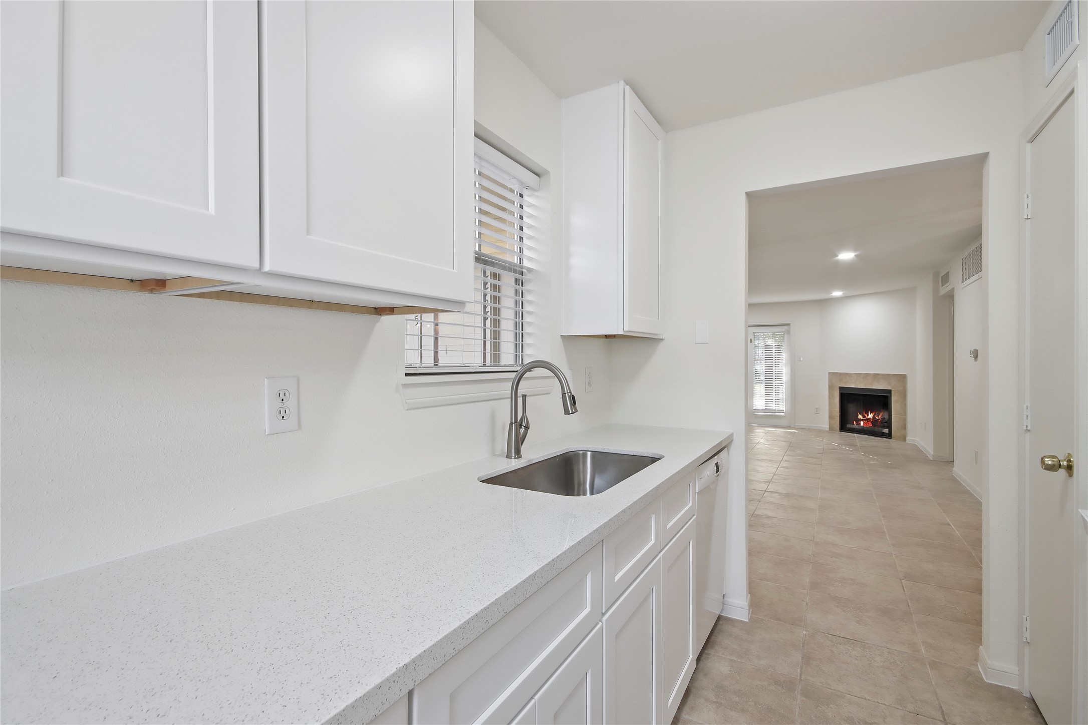 11201 Lynbrook Drive 3503 Property Photo 6