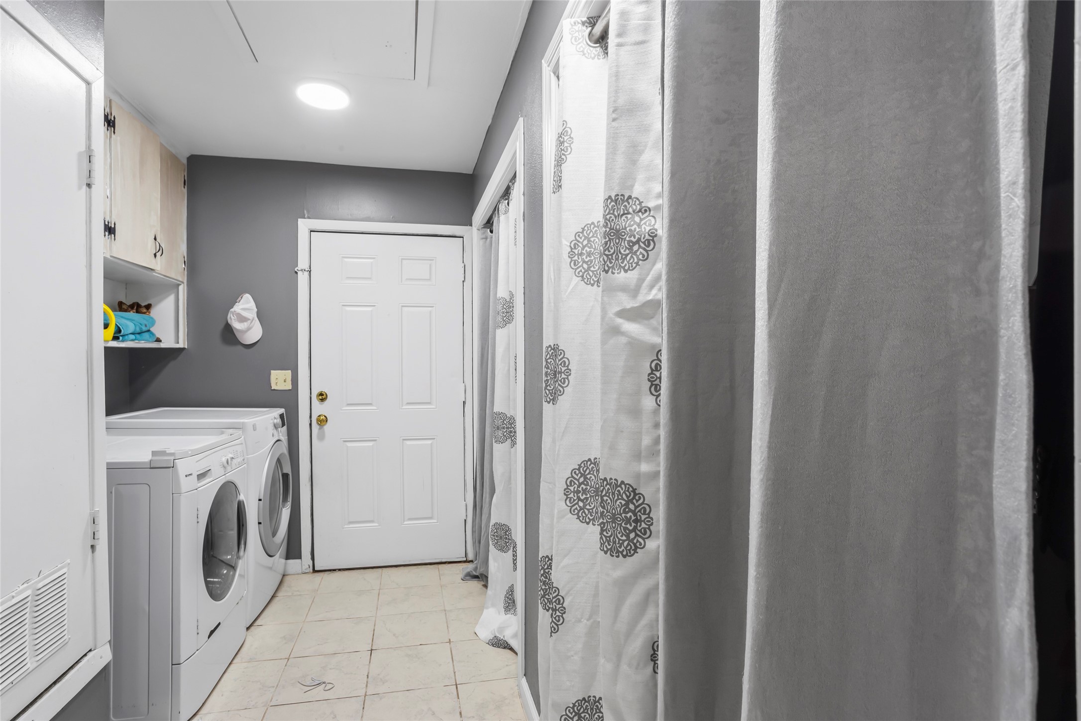 8406 Glen Valley Drive Property Photo 23