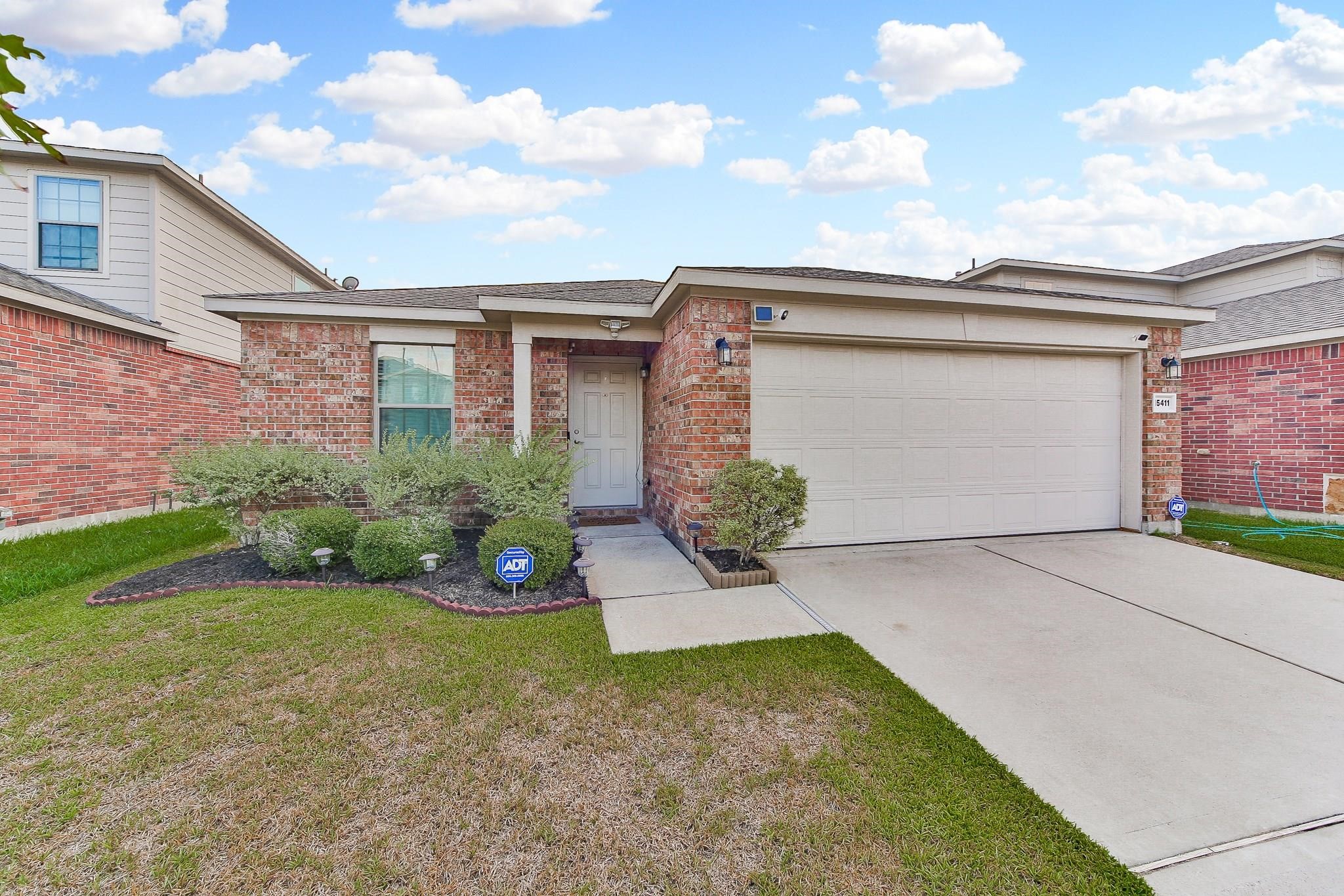 15411 Sienna Peak Lane Property Photo 1