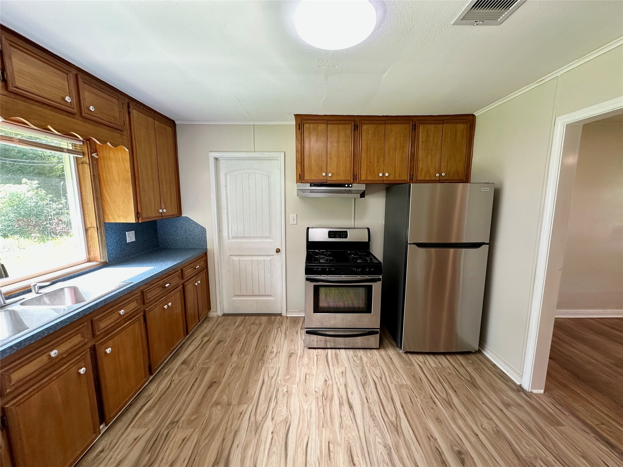 6 Southlawn Circle Property Photo 5