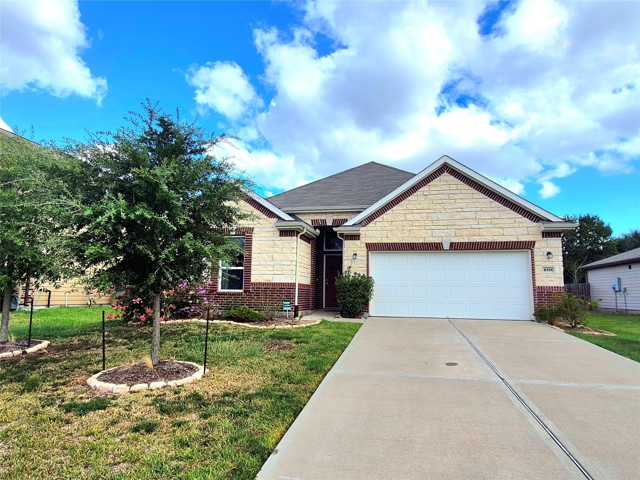 6111 Whitewing Road Property Photo 1