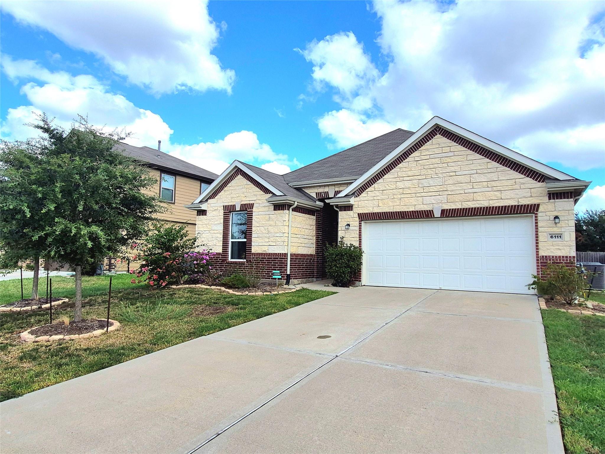 6111 Whitewing Road Property Photo 2