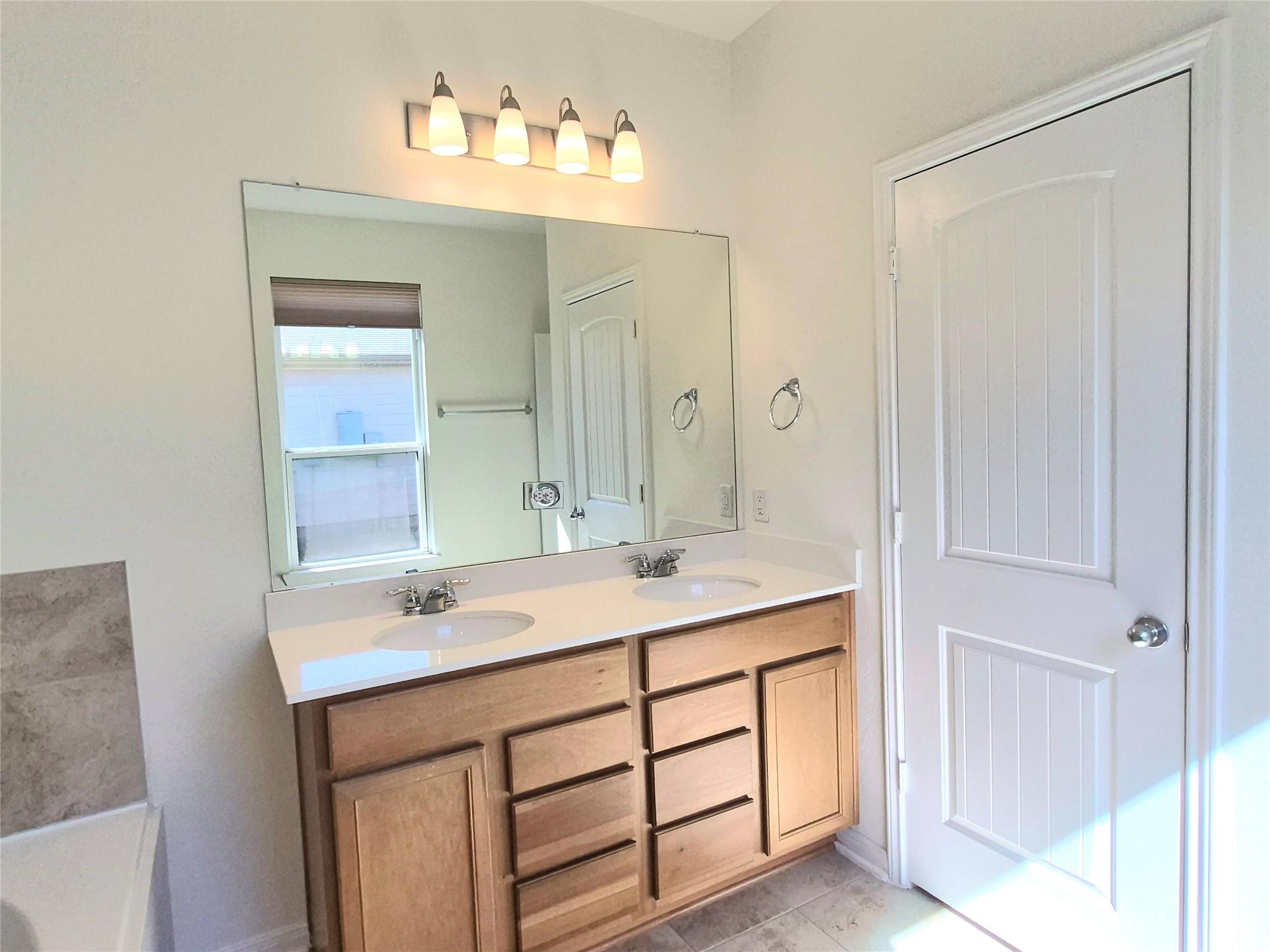 6111 Whitewing Road Property Photo 15