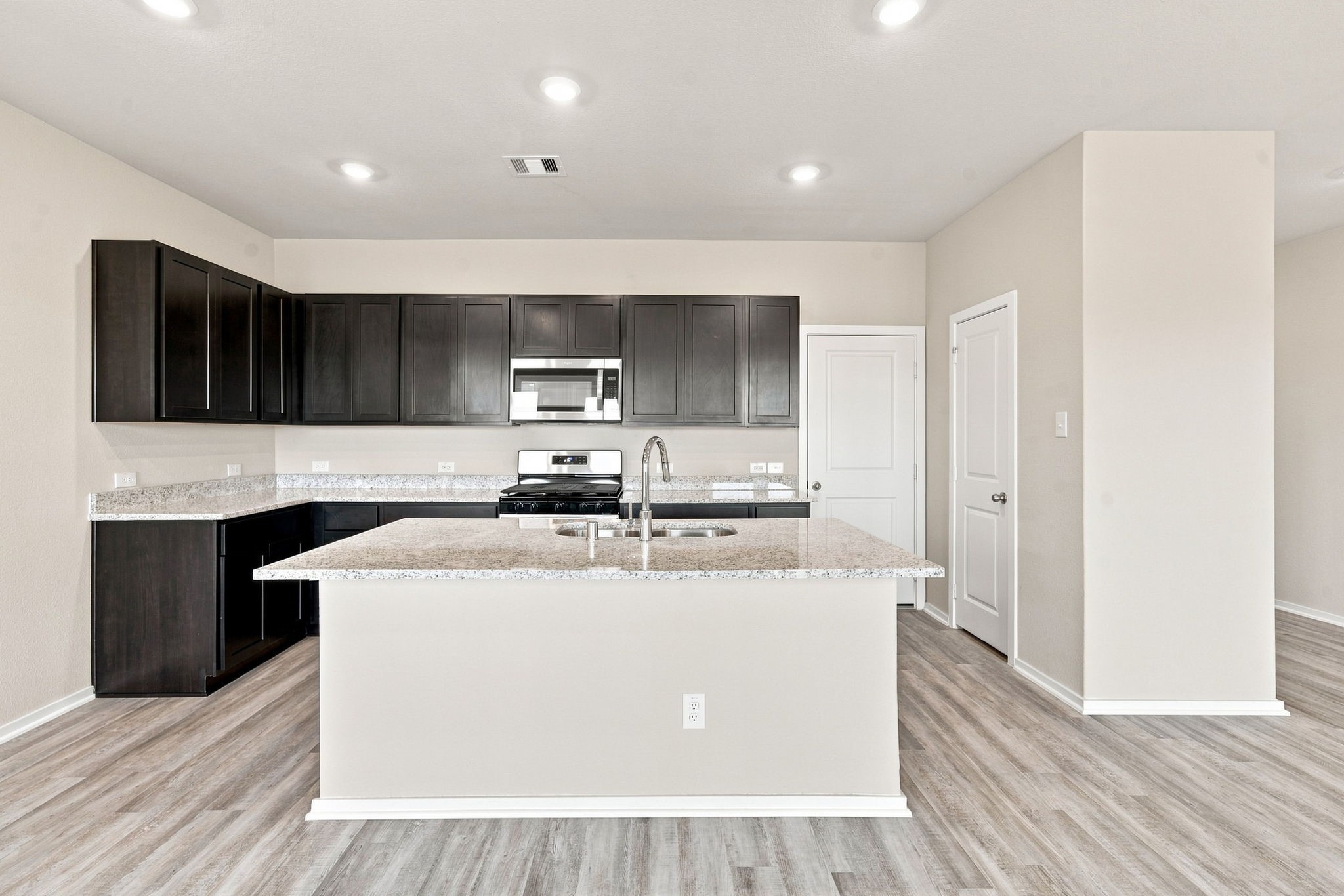 6711 Pebble Bluff Court Property Photo 6