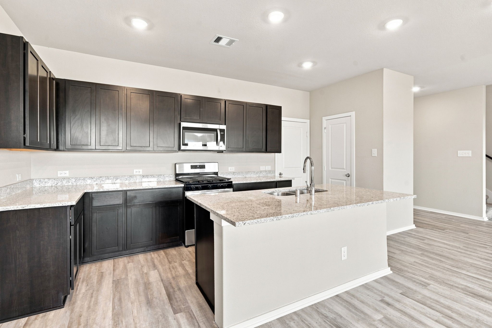 6711 Pebble Bluff Court Property Photo 7