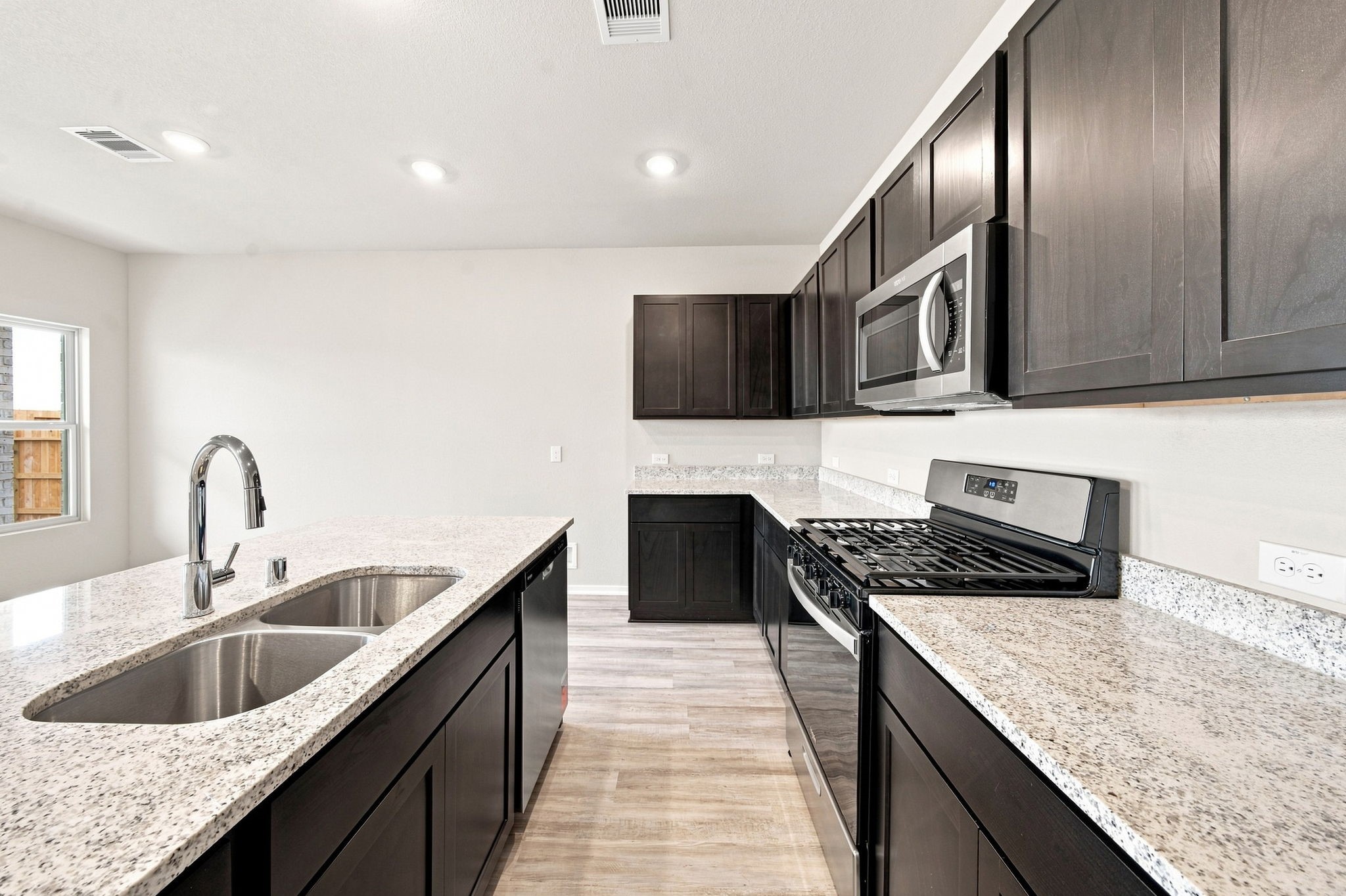 6711 Pebble Bluff Court Property Photo 9