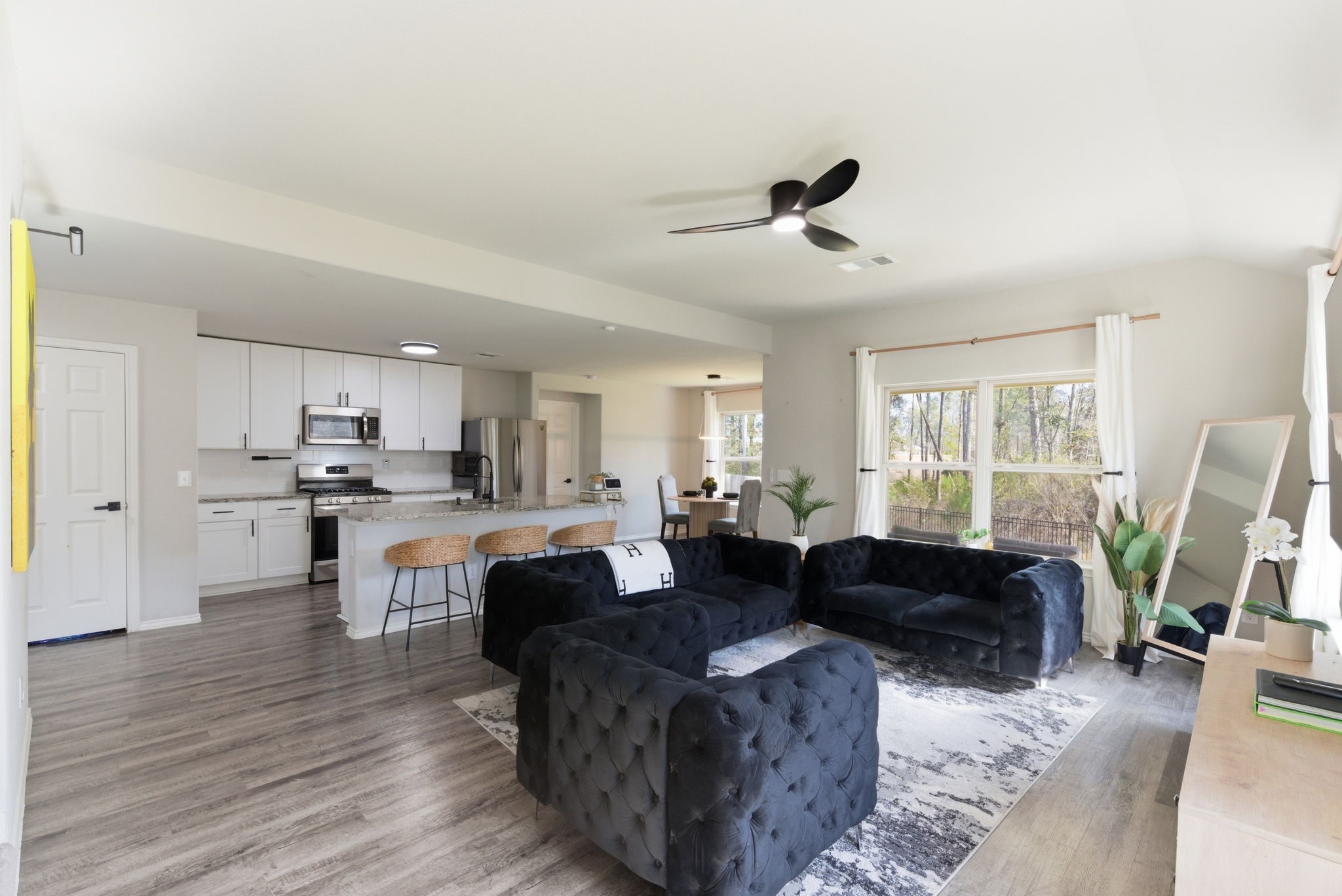 8027 Dauntless Drive Property Photo 6