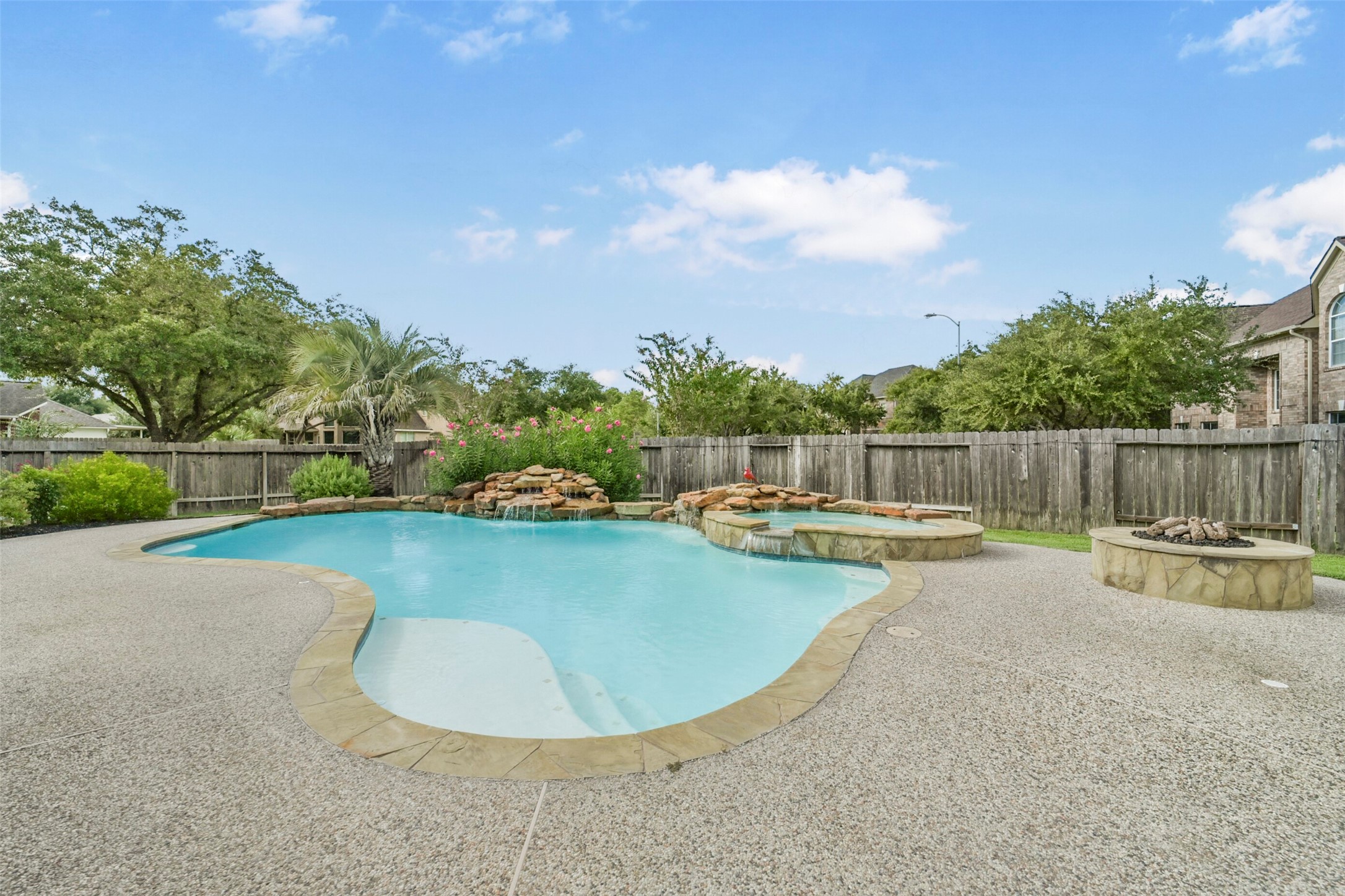 15730 Lake Loop Drive Property Photo 2