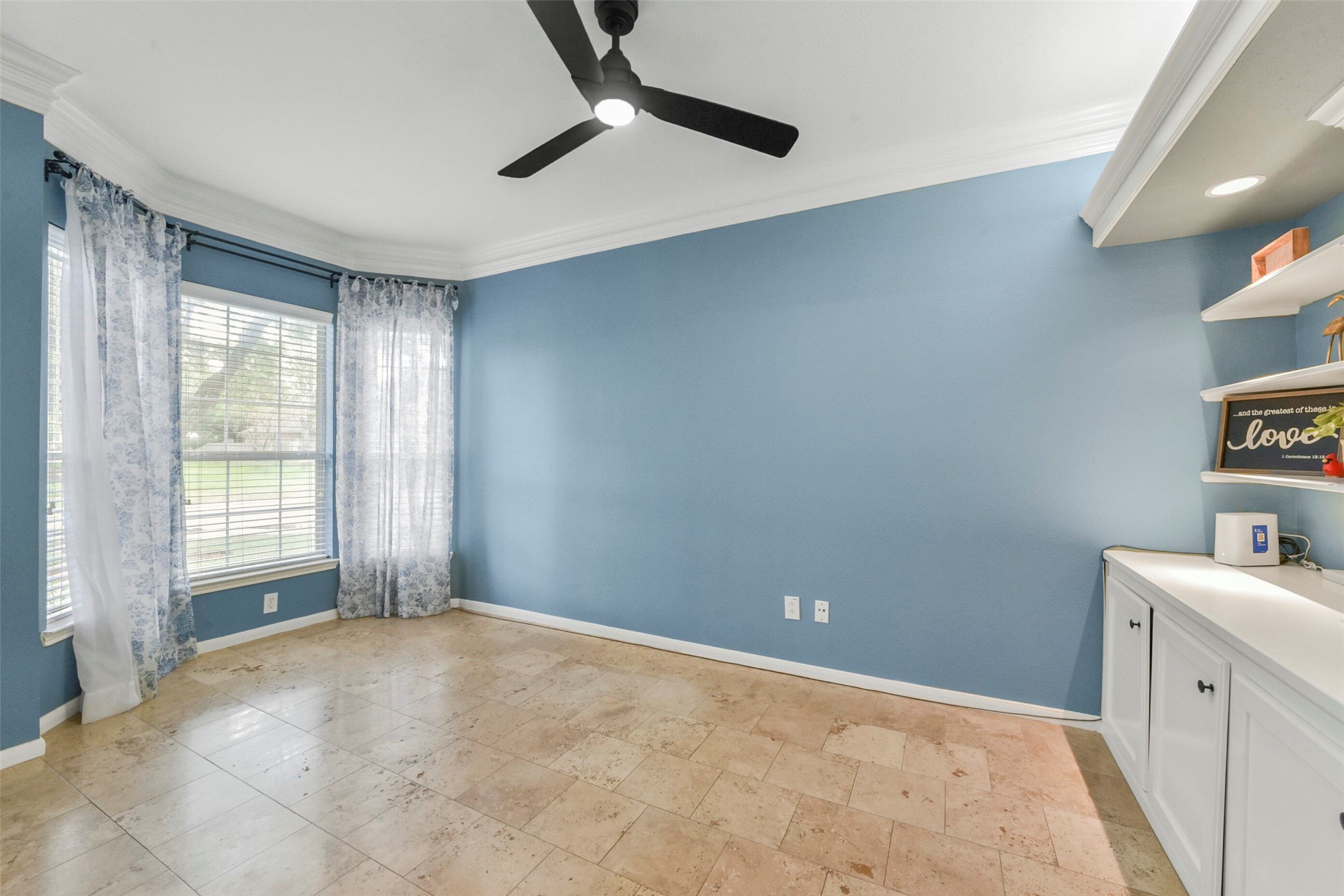 15730 Lake Loop Drive Property Photo 5