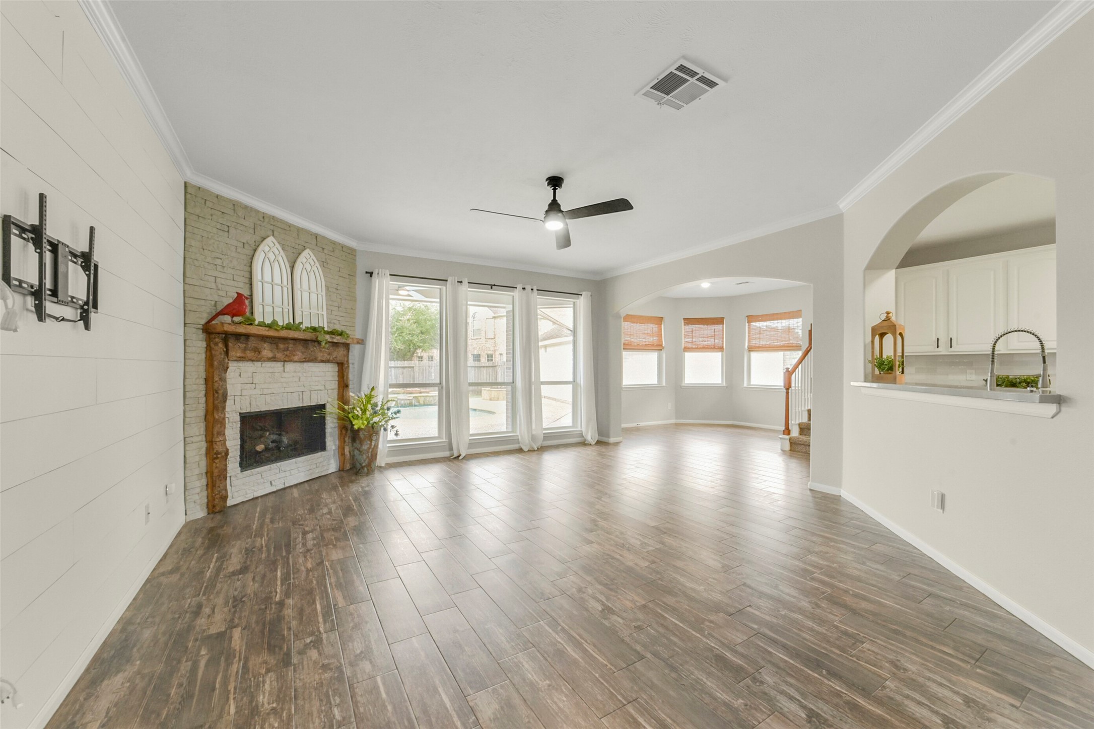 15730 Lake Loop Drive Property Photo 10