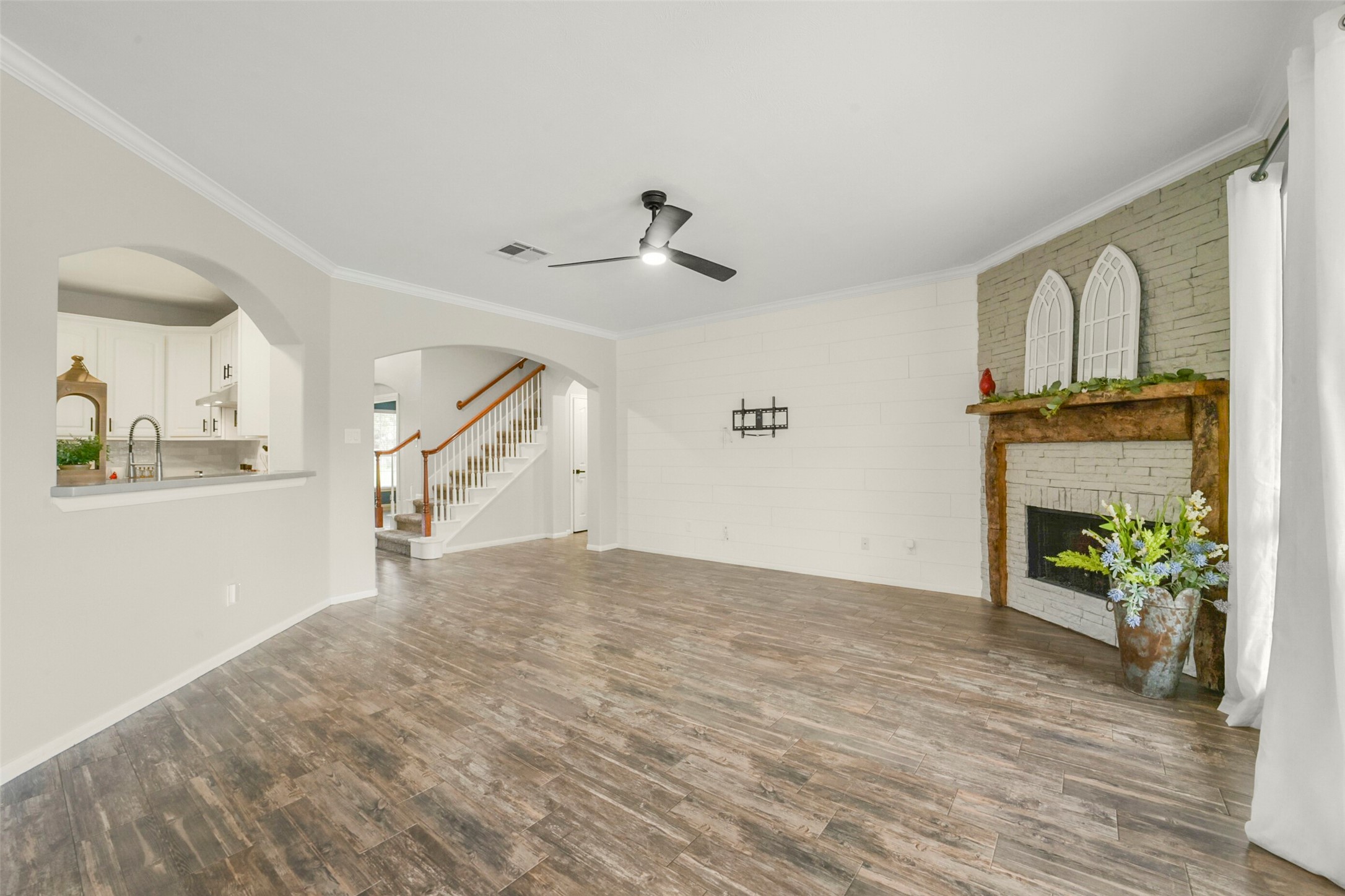 15730 Lake Loop Drive Property Photo 11